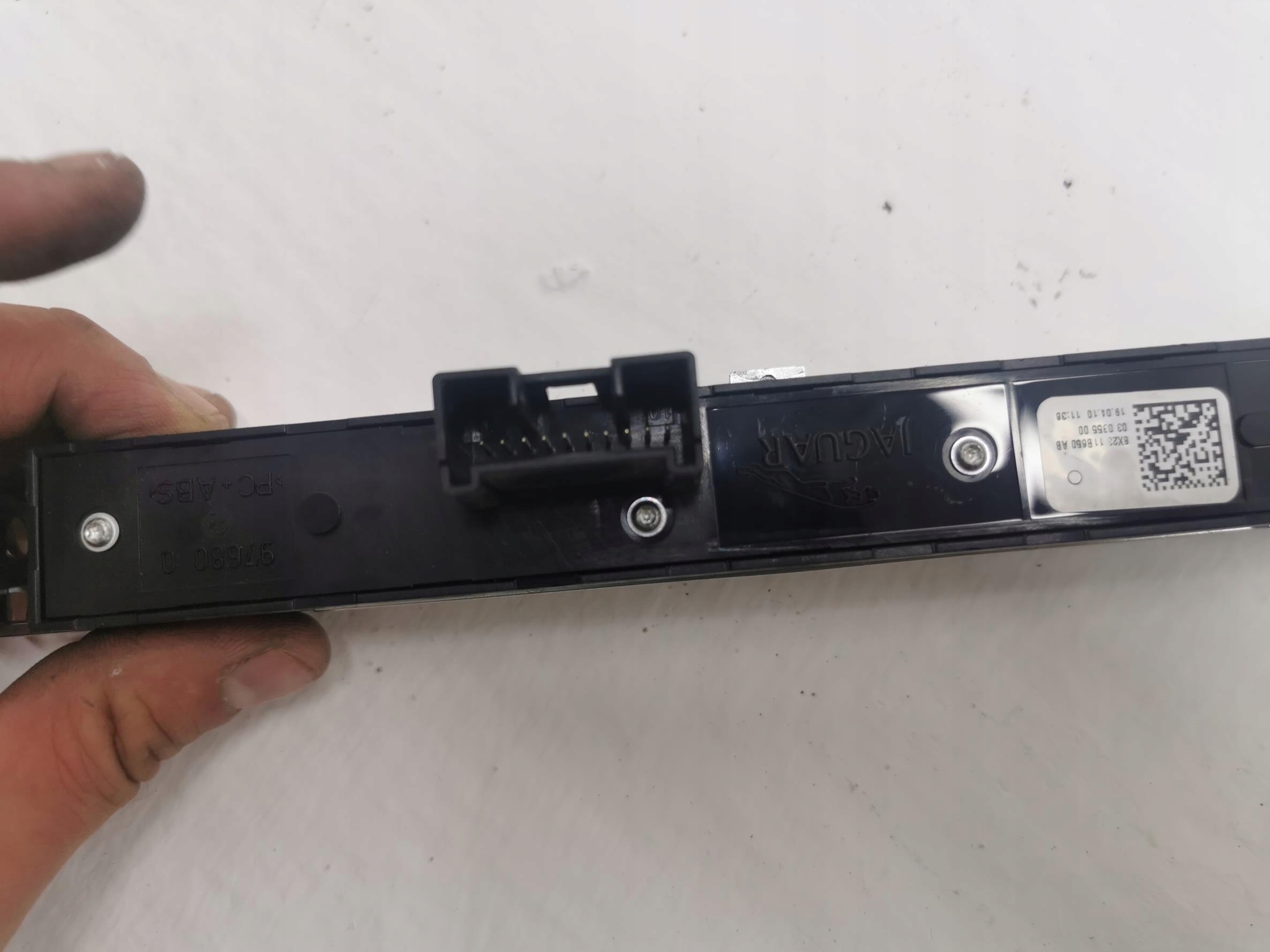 PANEL mitte des warnblickschalters JAGUAR XF und X250 8X2311B650AB