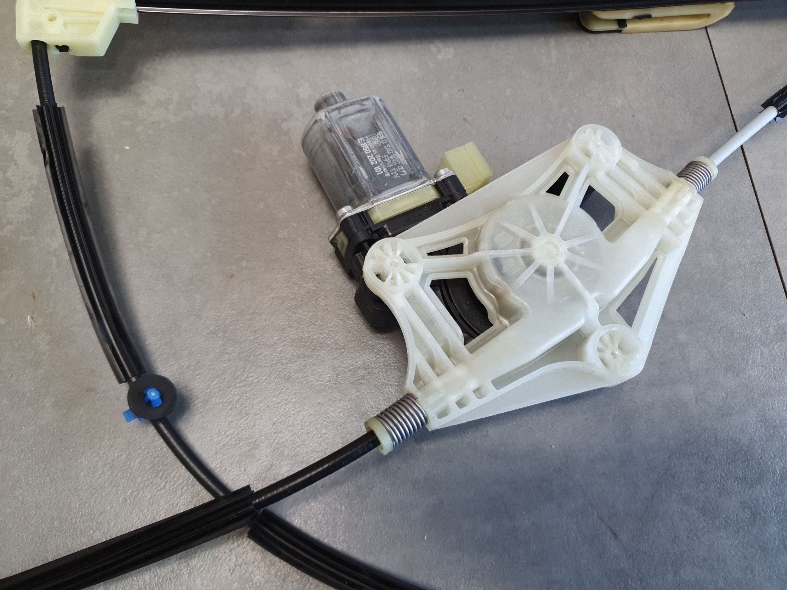 Cupra Leon IV window regulator door left front 5FA837461E