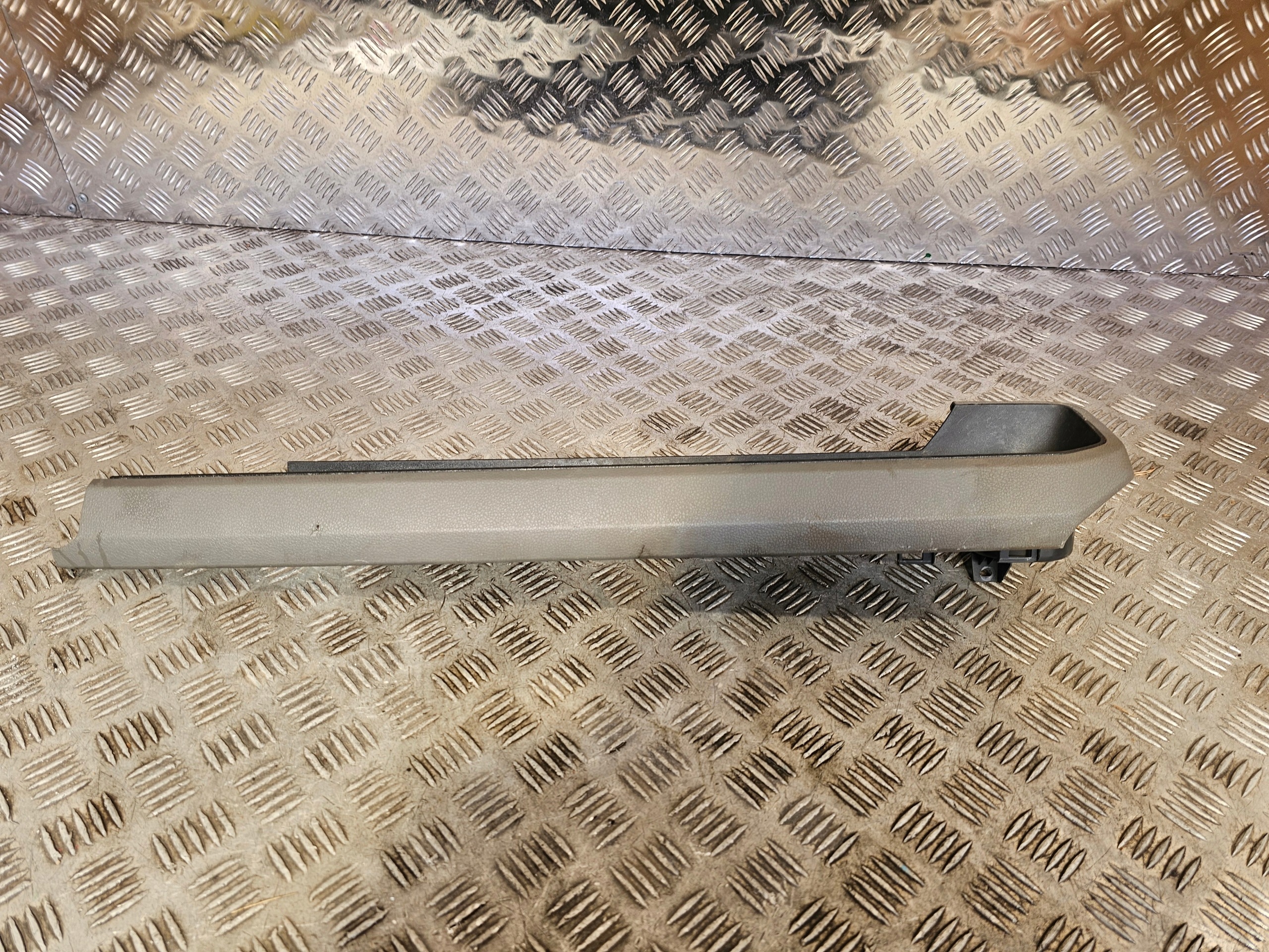Volkswagen Crafter 2018 front bracket for kubek tunelu srodkowego