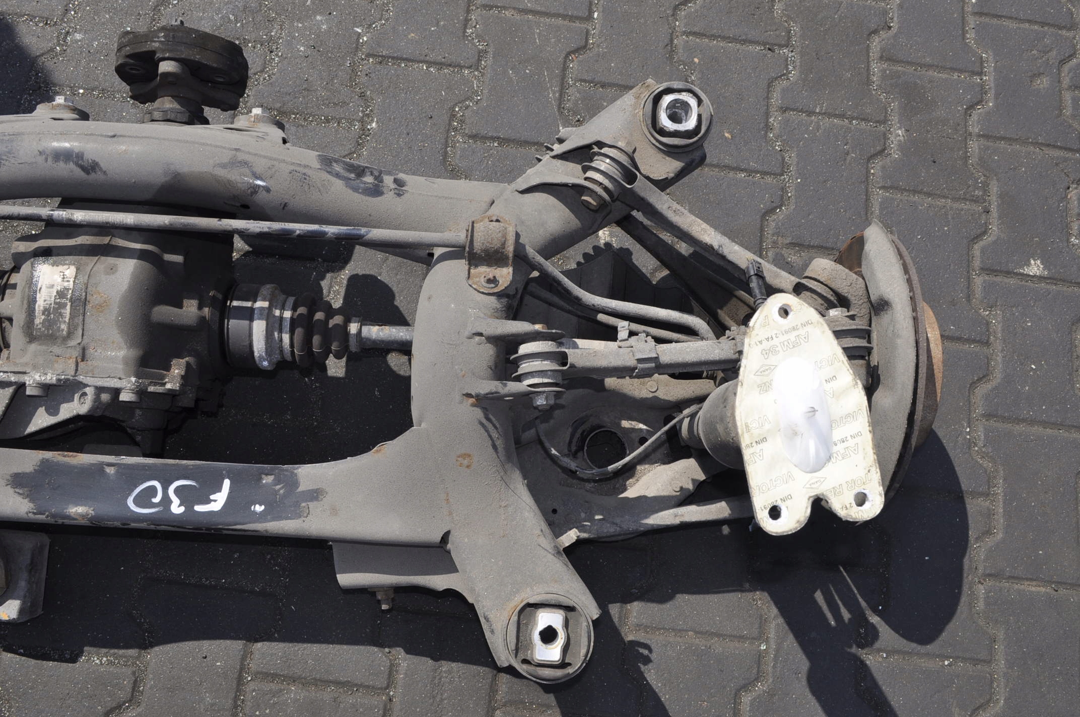 BMW F30 LIFT 2.0 D ZAWIESZENIE BELKA TYŁ Typ samochodu Samochody osobowe