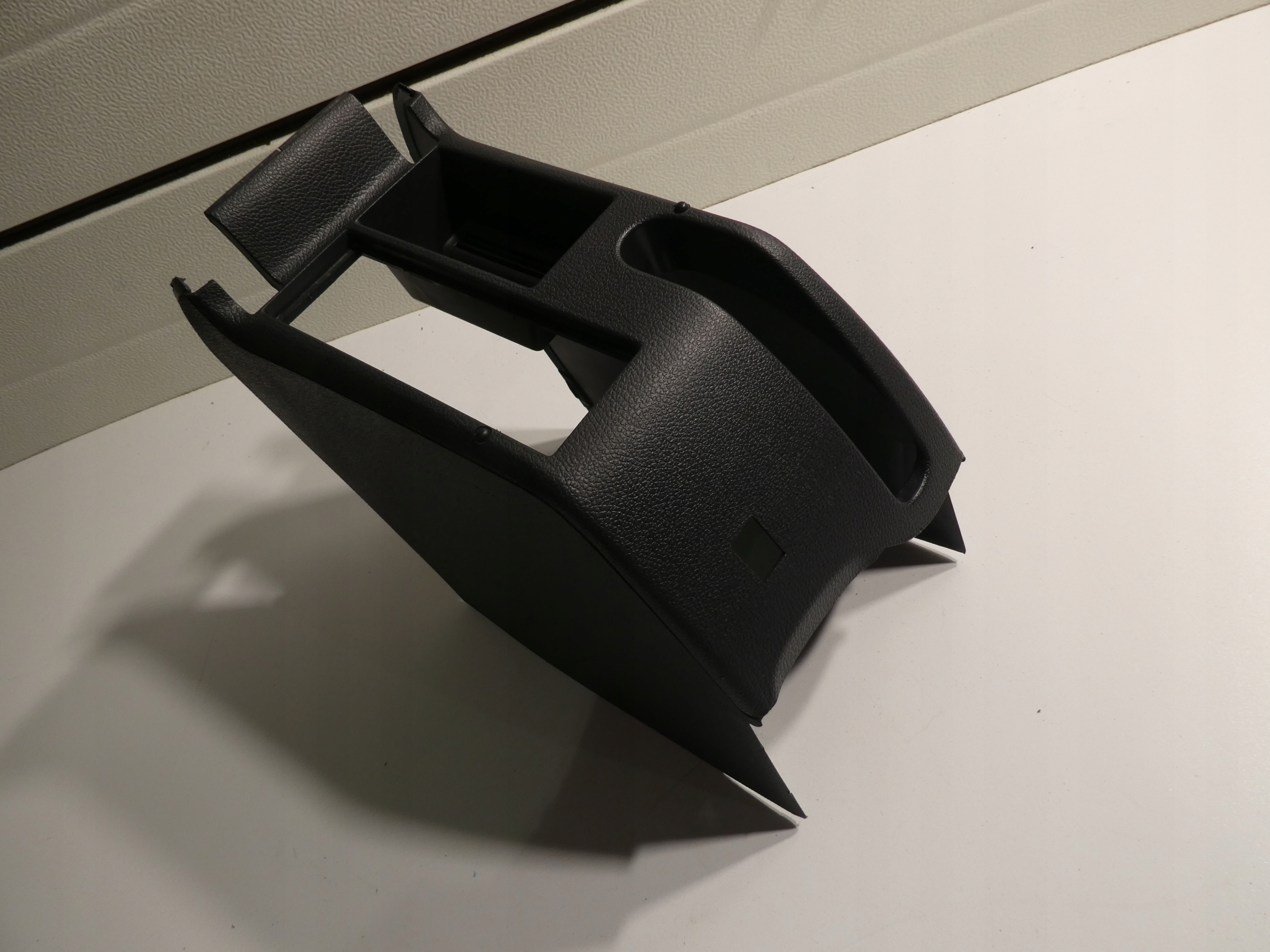 TUNEL mitte VW GOLF V 1K0863319N