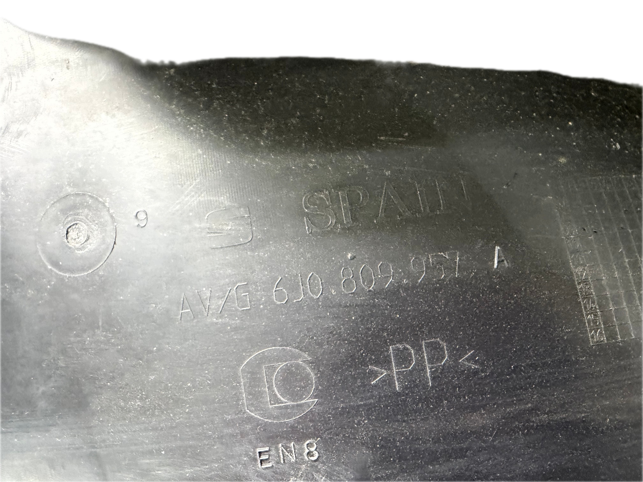 mudguard left front SEAT IBIZA IV 6J0809957A