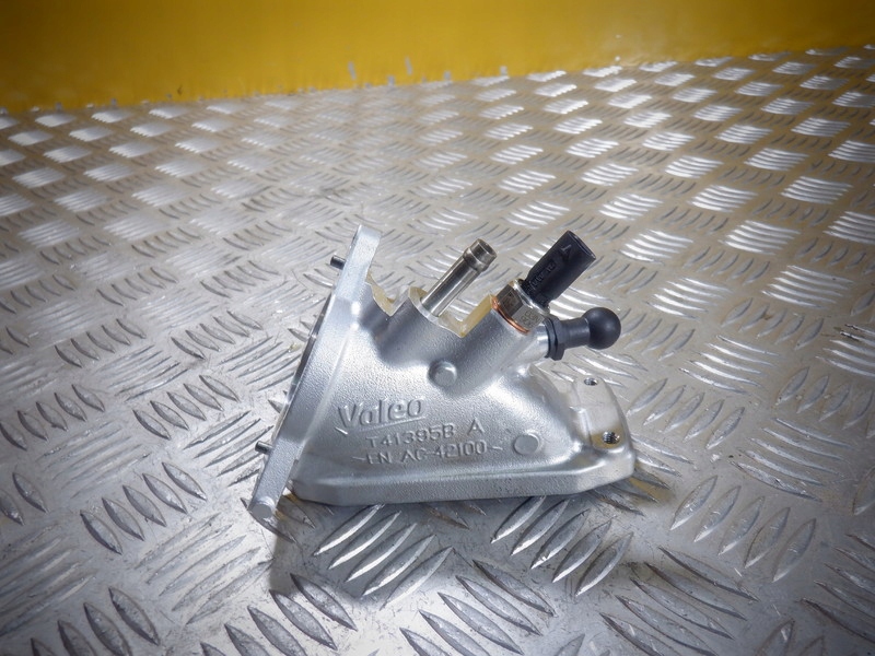 VW GOLF VII ДРОССЕЛЬНАЯ ЗАСЛОНКА 04L128837E