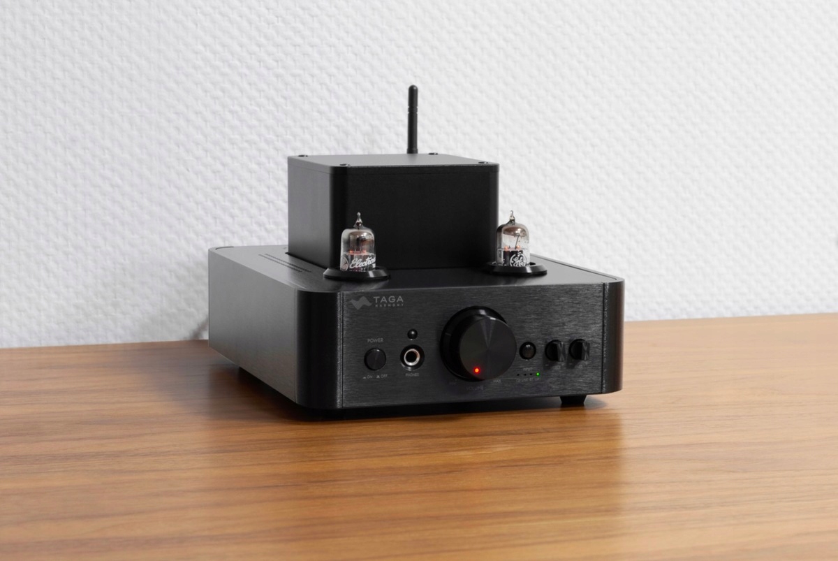 WZMACNIACZ HYBRYDOWY TAGA HARMONY HTA-700B V.3 Model HTA-700B v.3