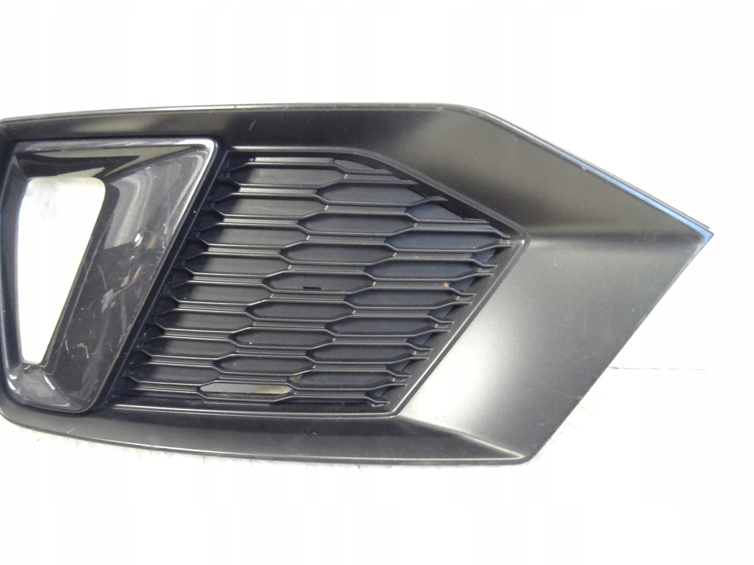 grid of a bumper front front left AUDI A7 4K C8 S-LINE 4K8807151A