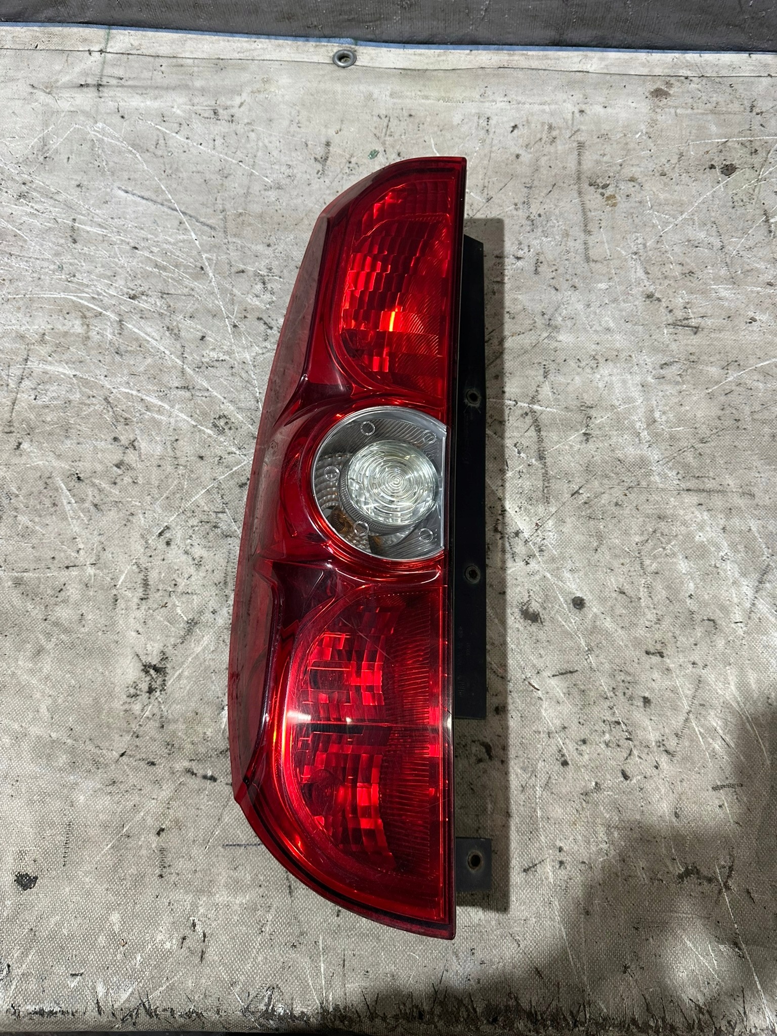 light left rear part FIAT DOBLO II 00518305650
