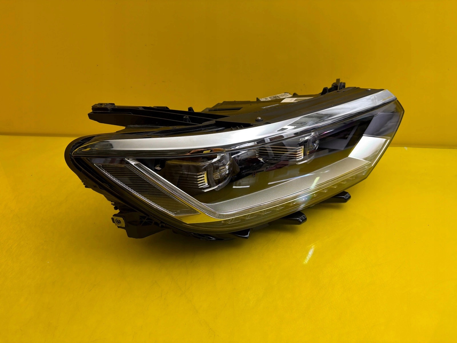 light right VW Passat B8 2015- Full Led 3G1941082G