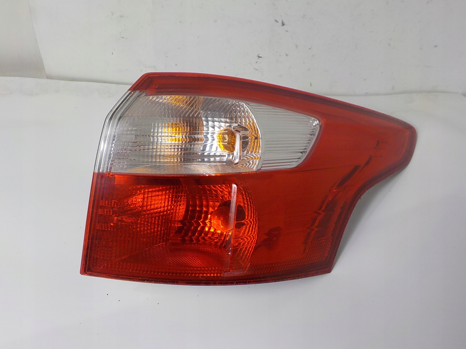 FORD FOCUS III MK3 KOMBI light right rear part rear