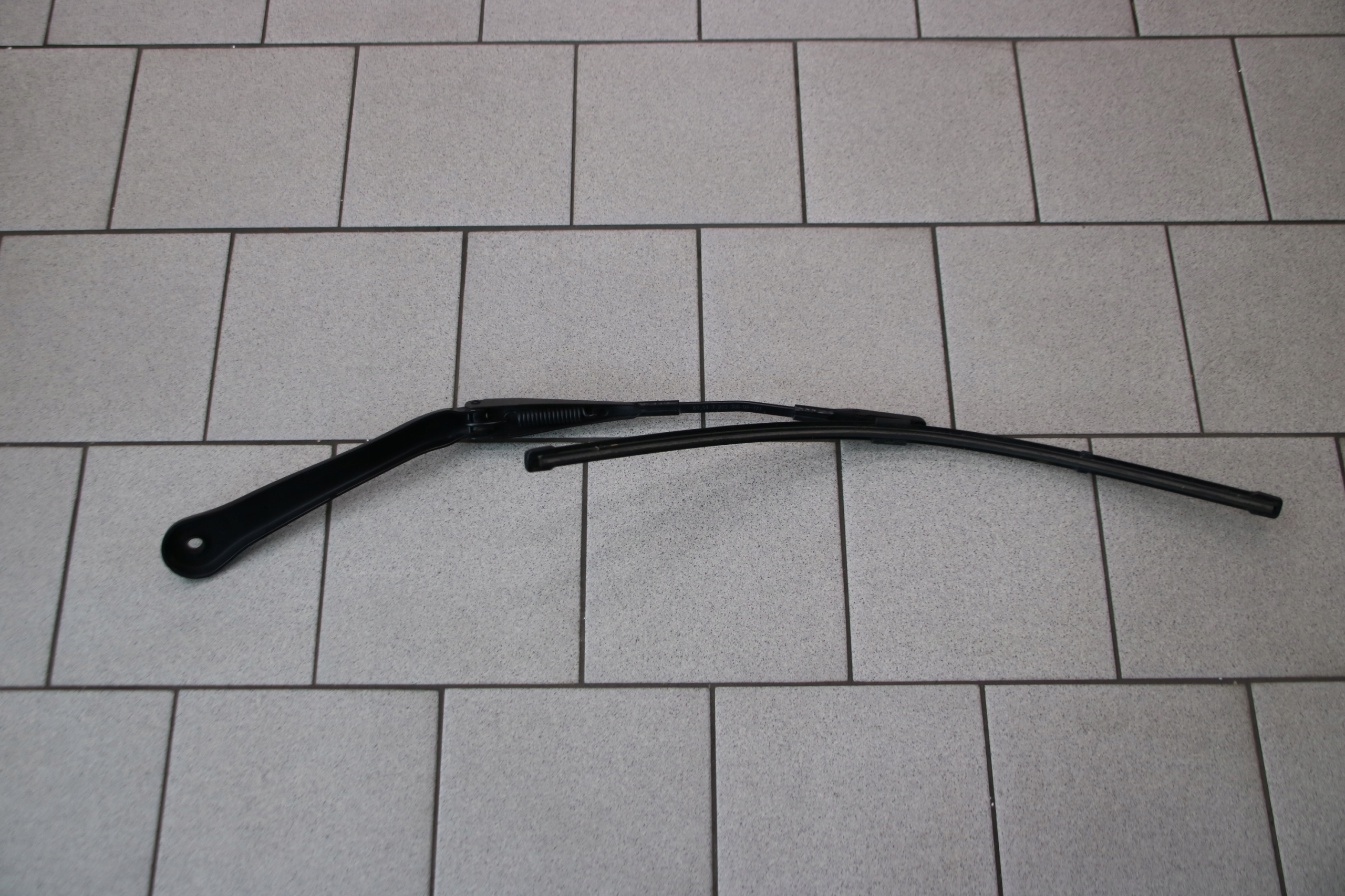 BMW E90 E91 E92 E93 ramínko stěrače levý předek PIORO EUROPA 7253386