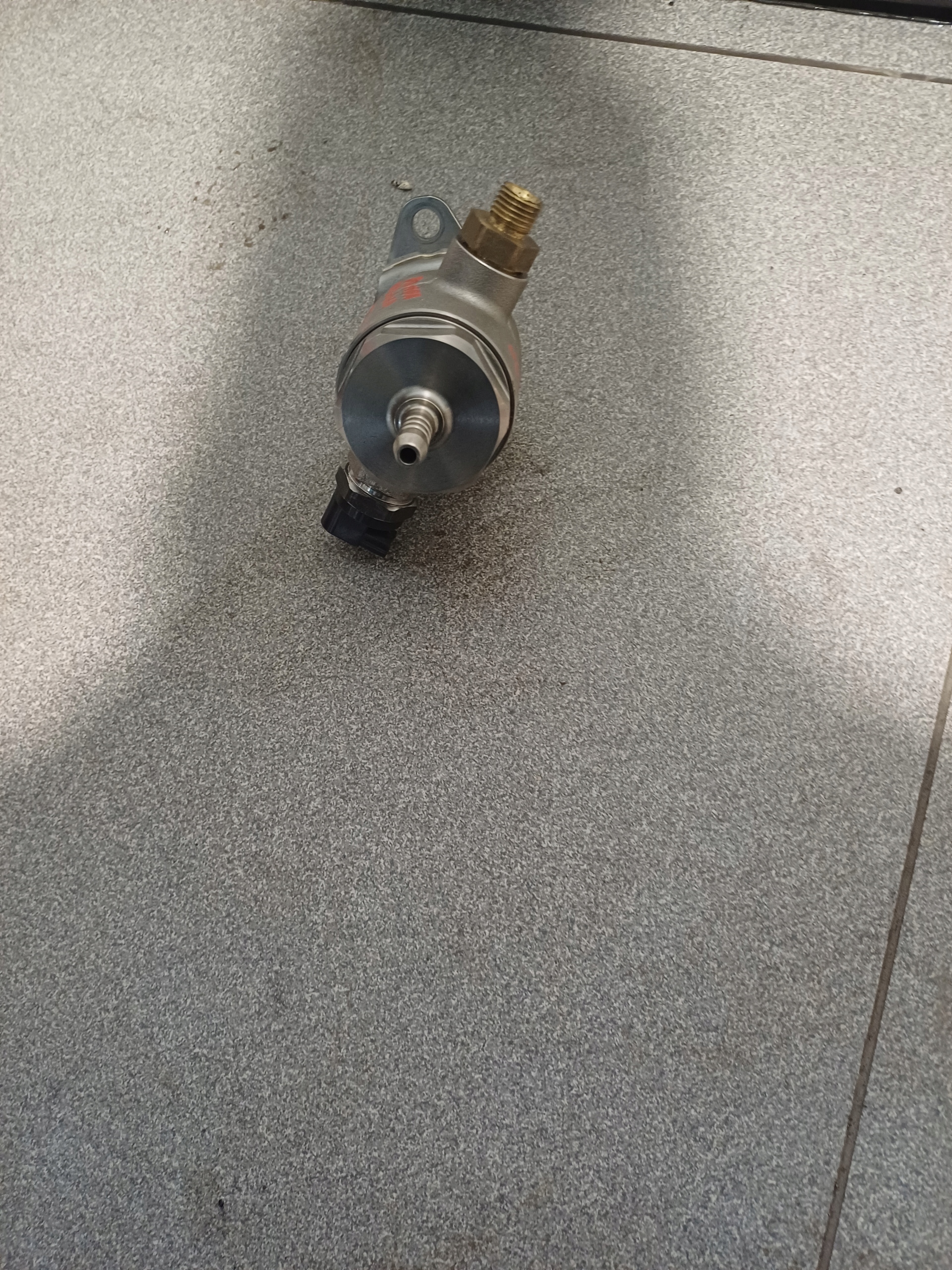 feed pump AUDI A3 LIFT 11R- 2,0 TFSI 06J127025F
