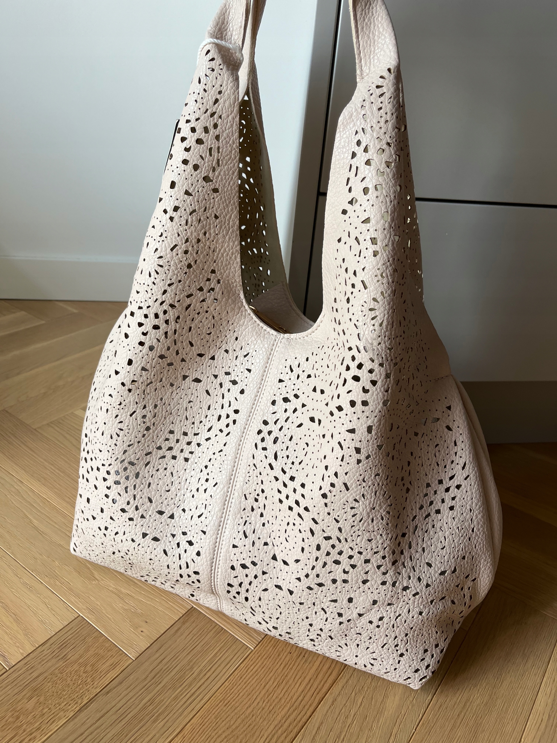 BEŻOWA AŻUROWA TOREBKA DAMSKA WOREK SHOPPER MODNA WŁOSKA TORBA WZÓR BEIGE Styl miejski