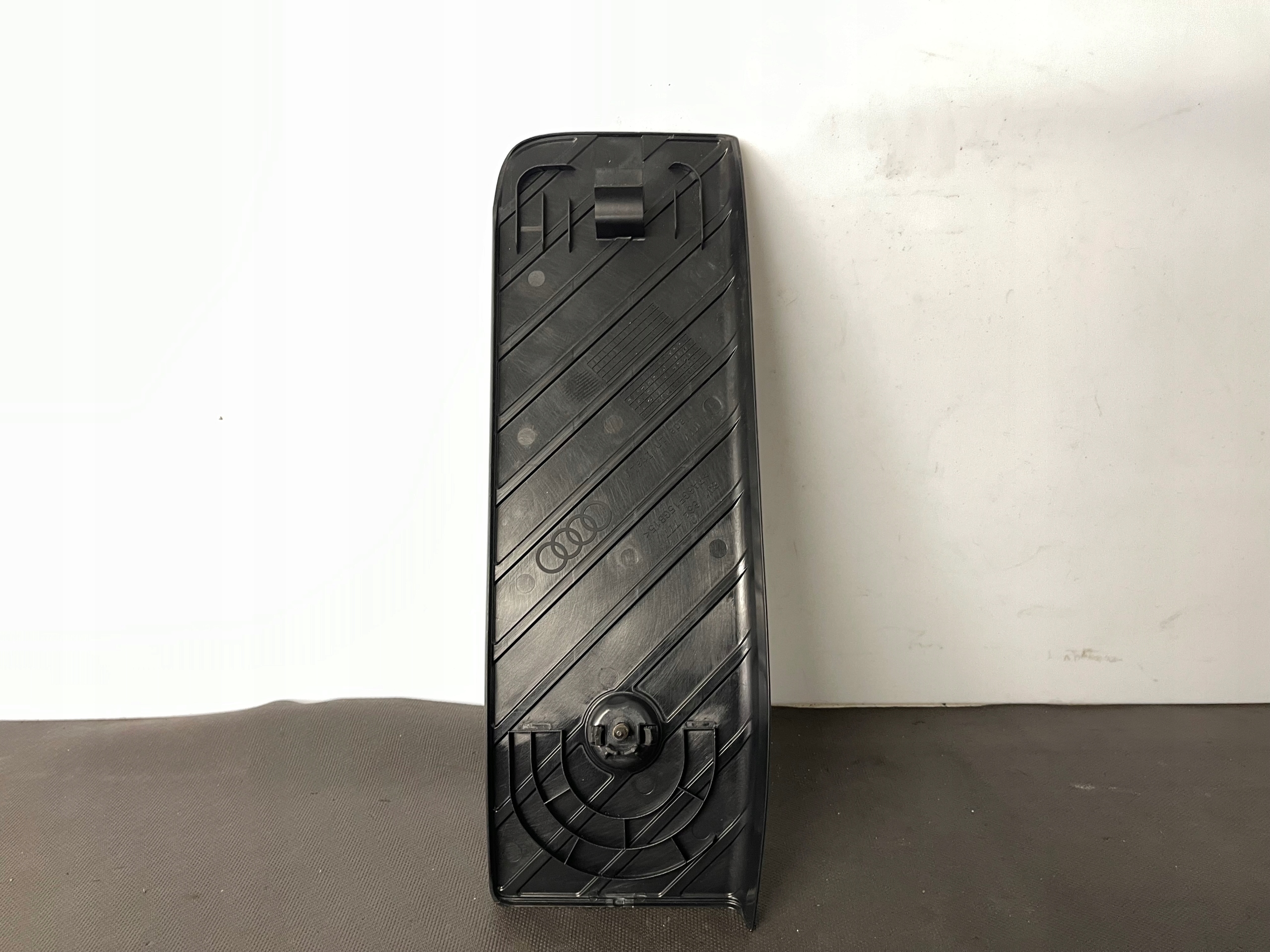 PODSTOPNICA PODNOZEK 8W1864777 AUDI A4 B9 LADNA ORYG