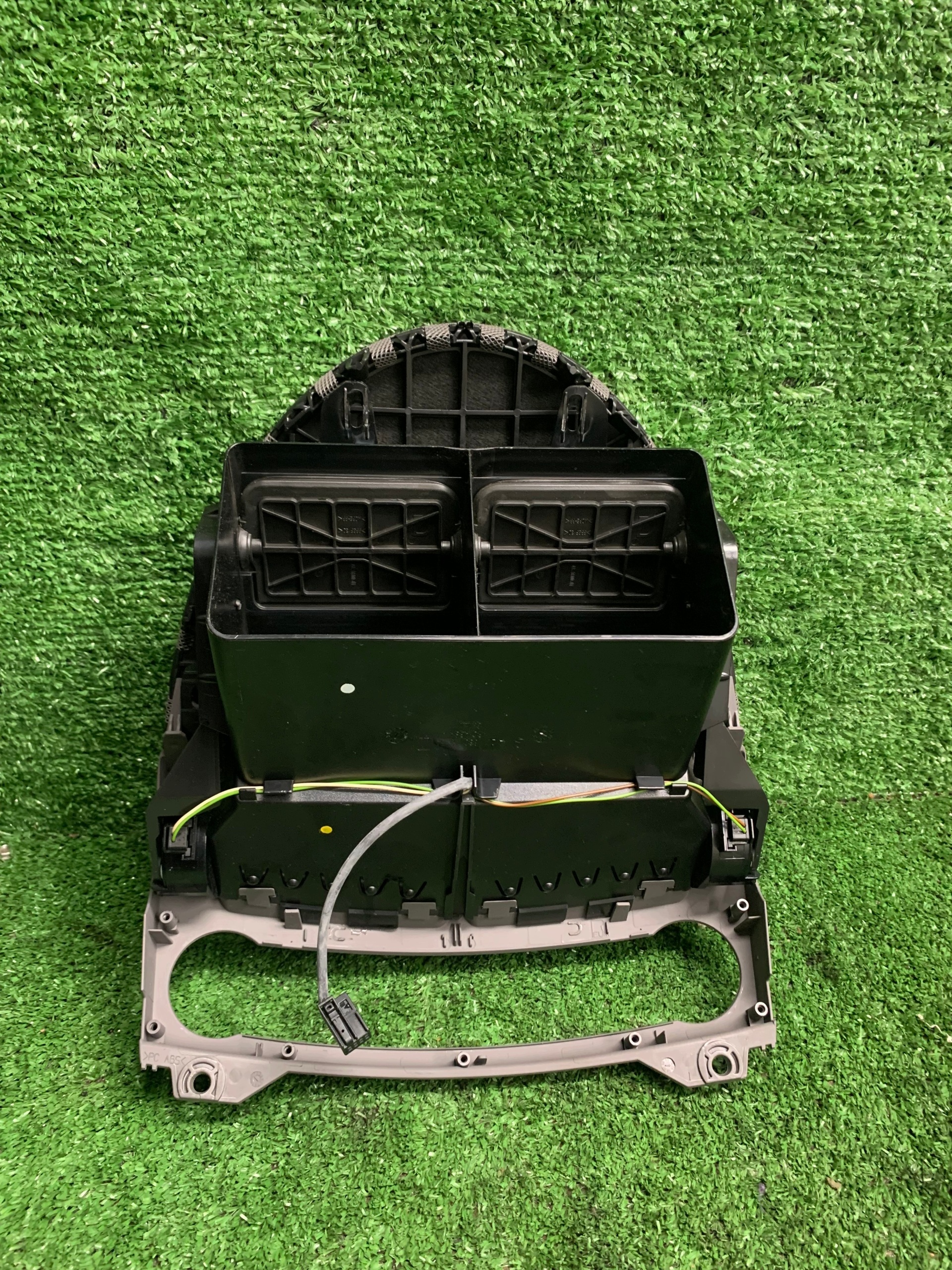 Kratki des lüfters mitte Mercedes-Benz W211 A2118301854