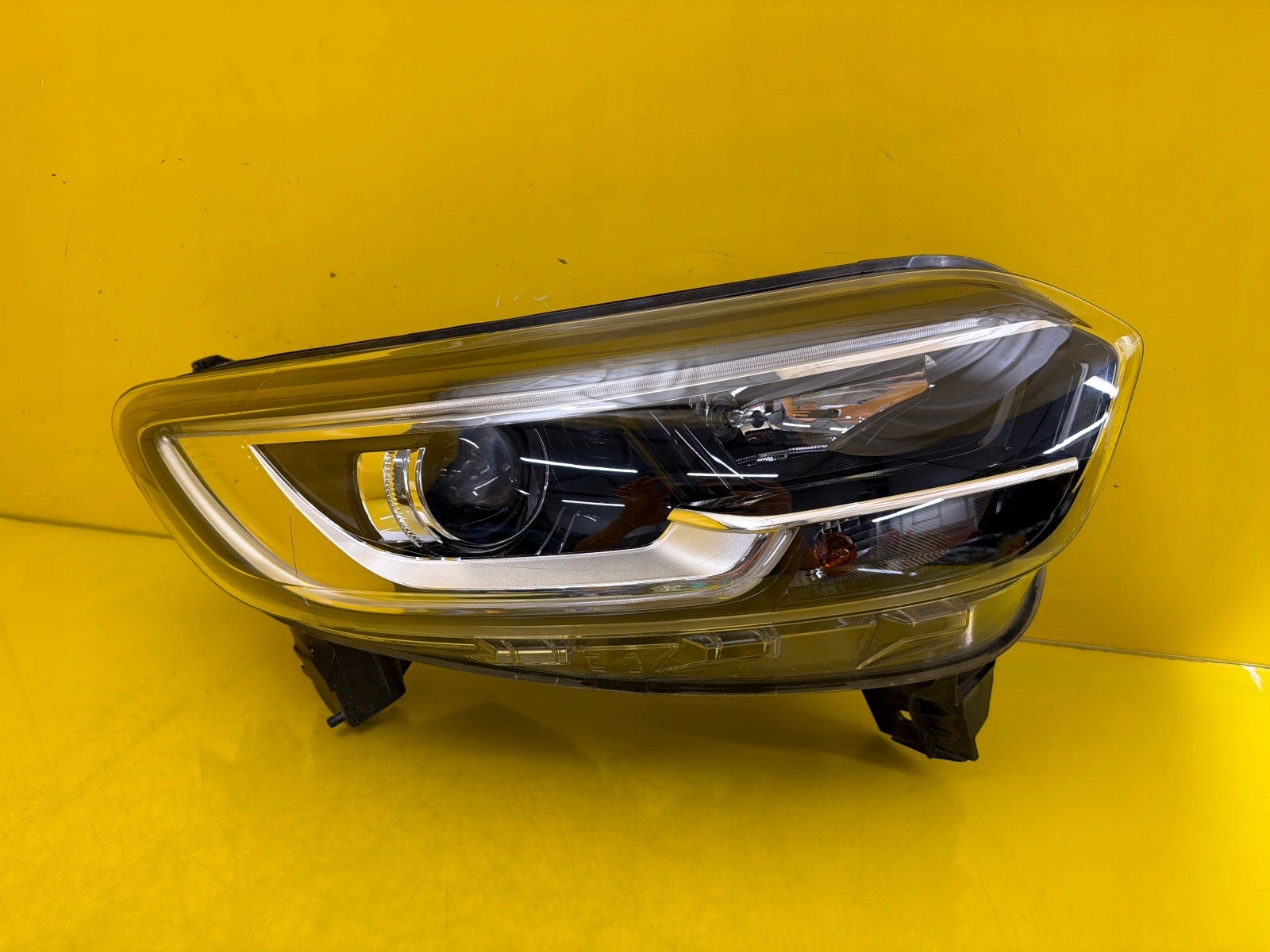 light right front Renault Kadjar Led 260104607R