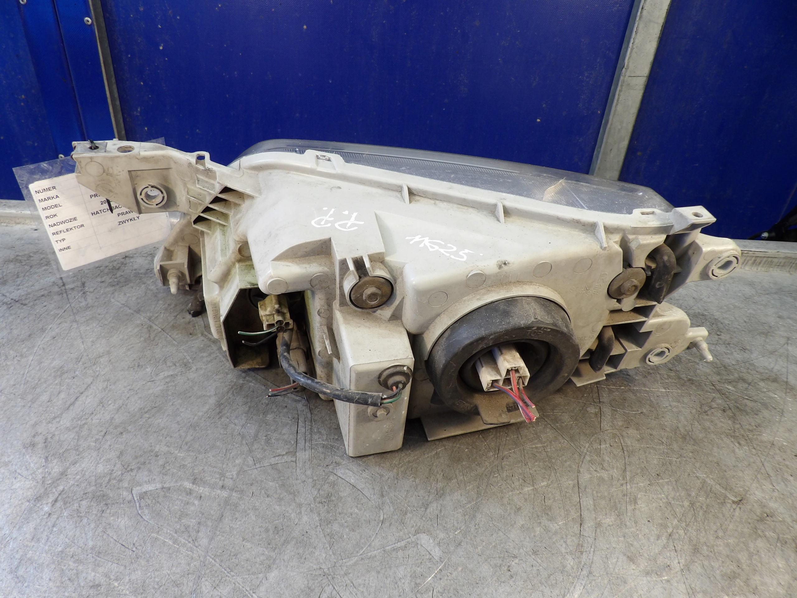 Mazda Premacy light front right