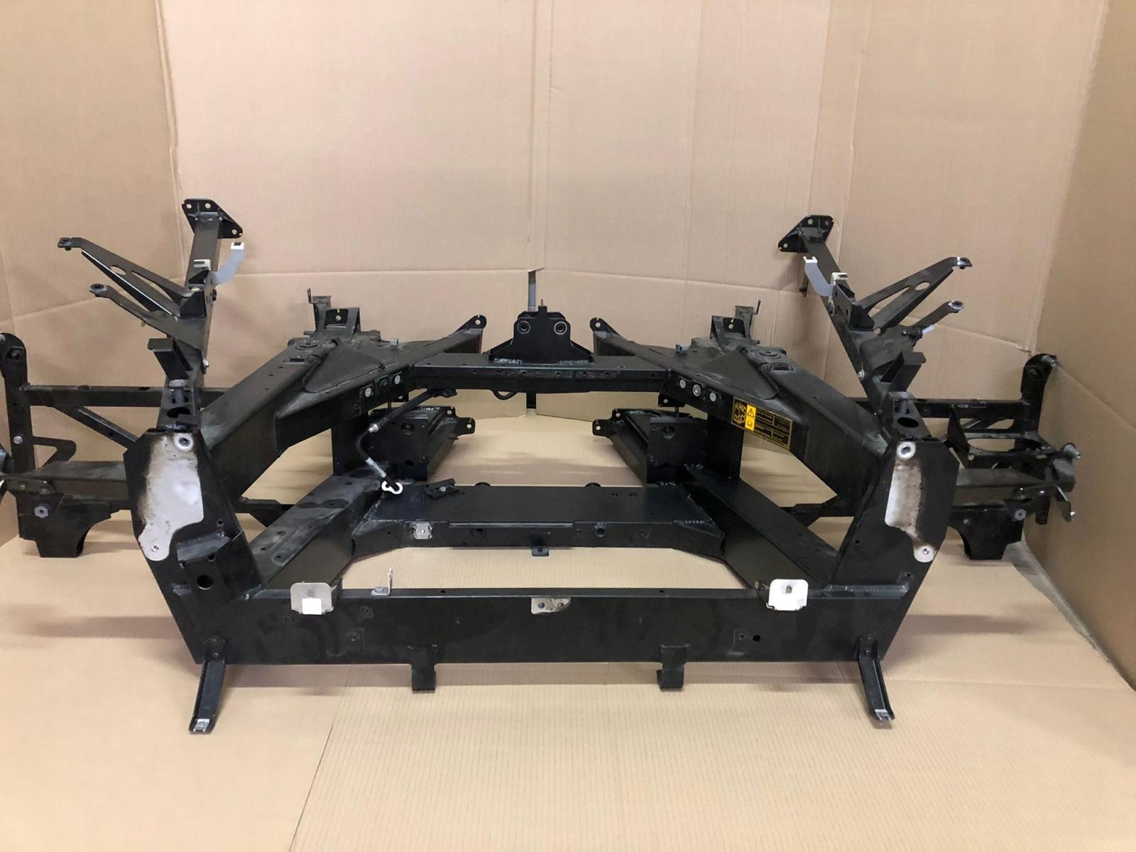 LAMBORGHINI AVENTADOR RAMA PRZEDNIA 470805541B