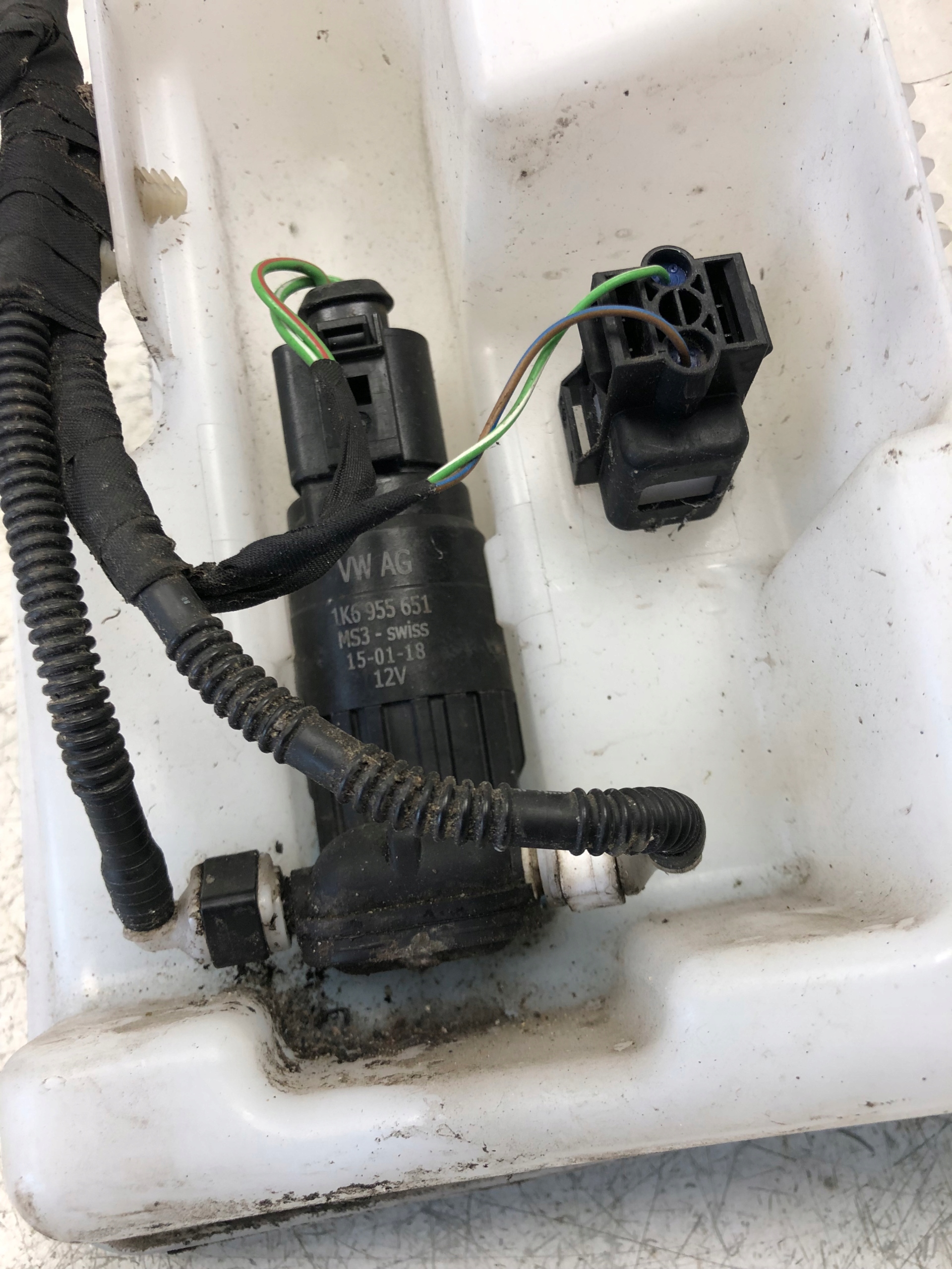 washer fluid tank VW TIGUAN 5N0955453G