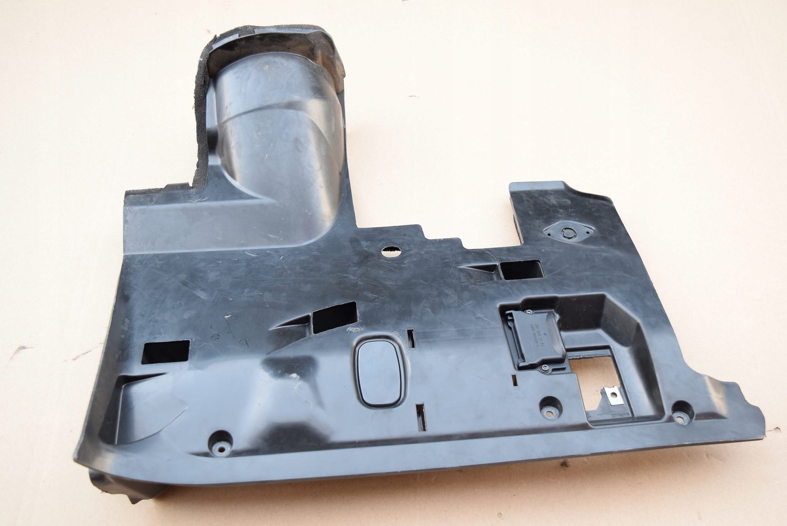 MERCEDES W211 OSŁONA POD DESKĘ KONSOLE LEWA EU