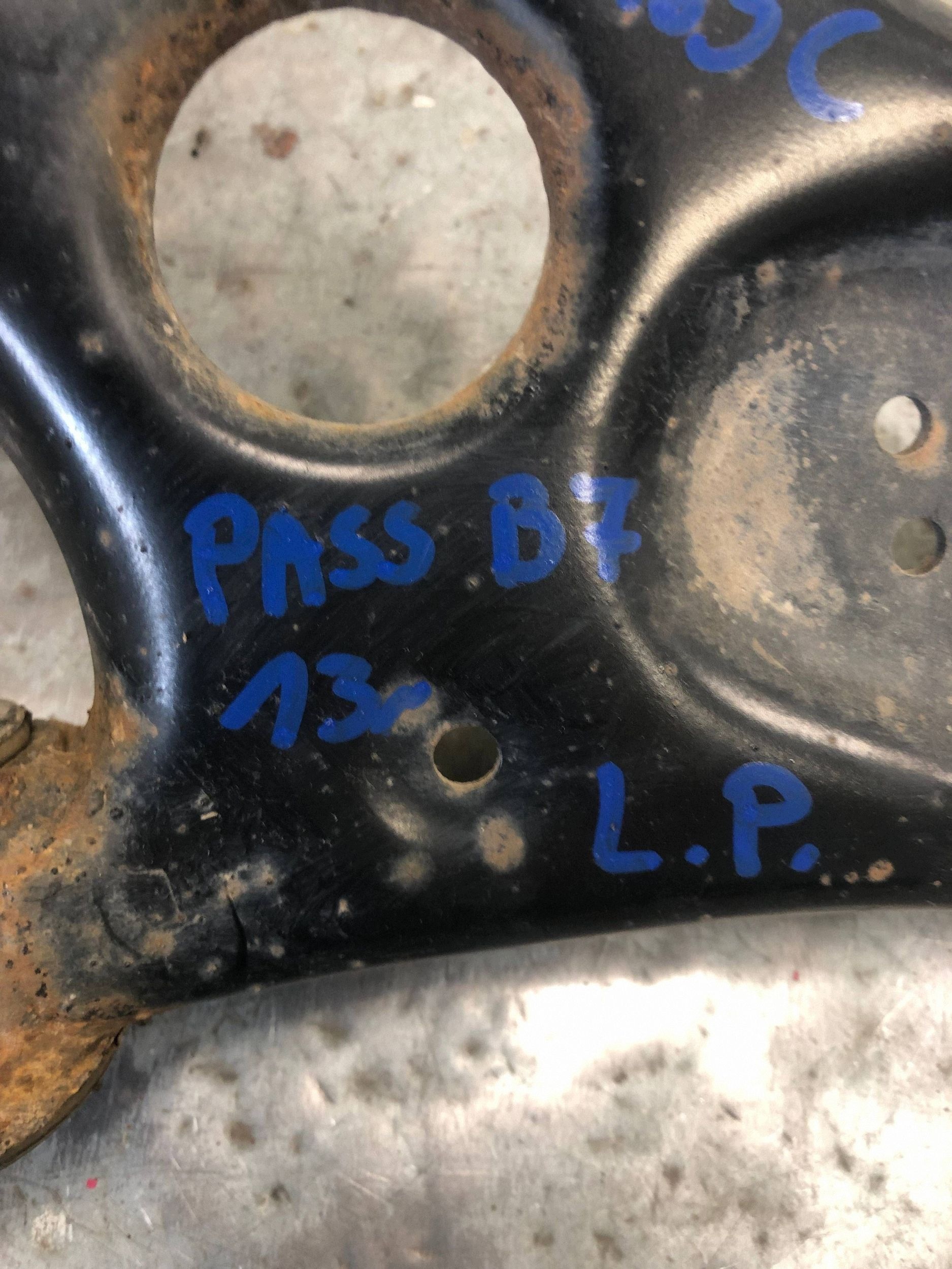 arm left front VW PASSAT B7 KOMBI 1K0405165C
