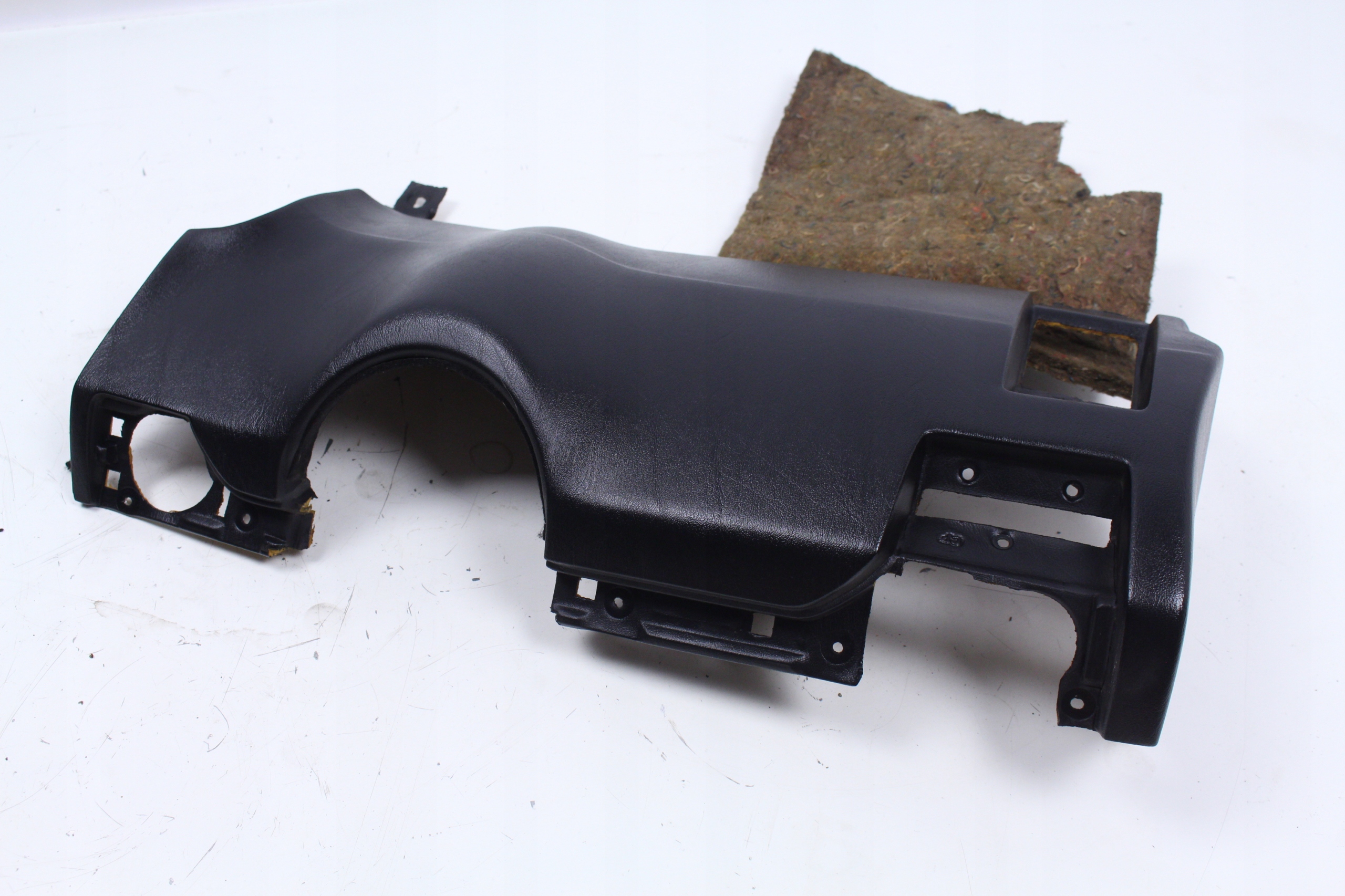 OSŁONA DESKI MERCEDES W124 COUPE 90r. Producent części Mercedes-Benz OE