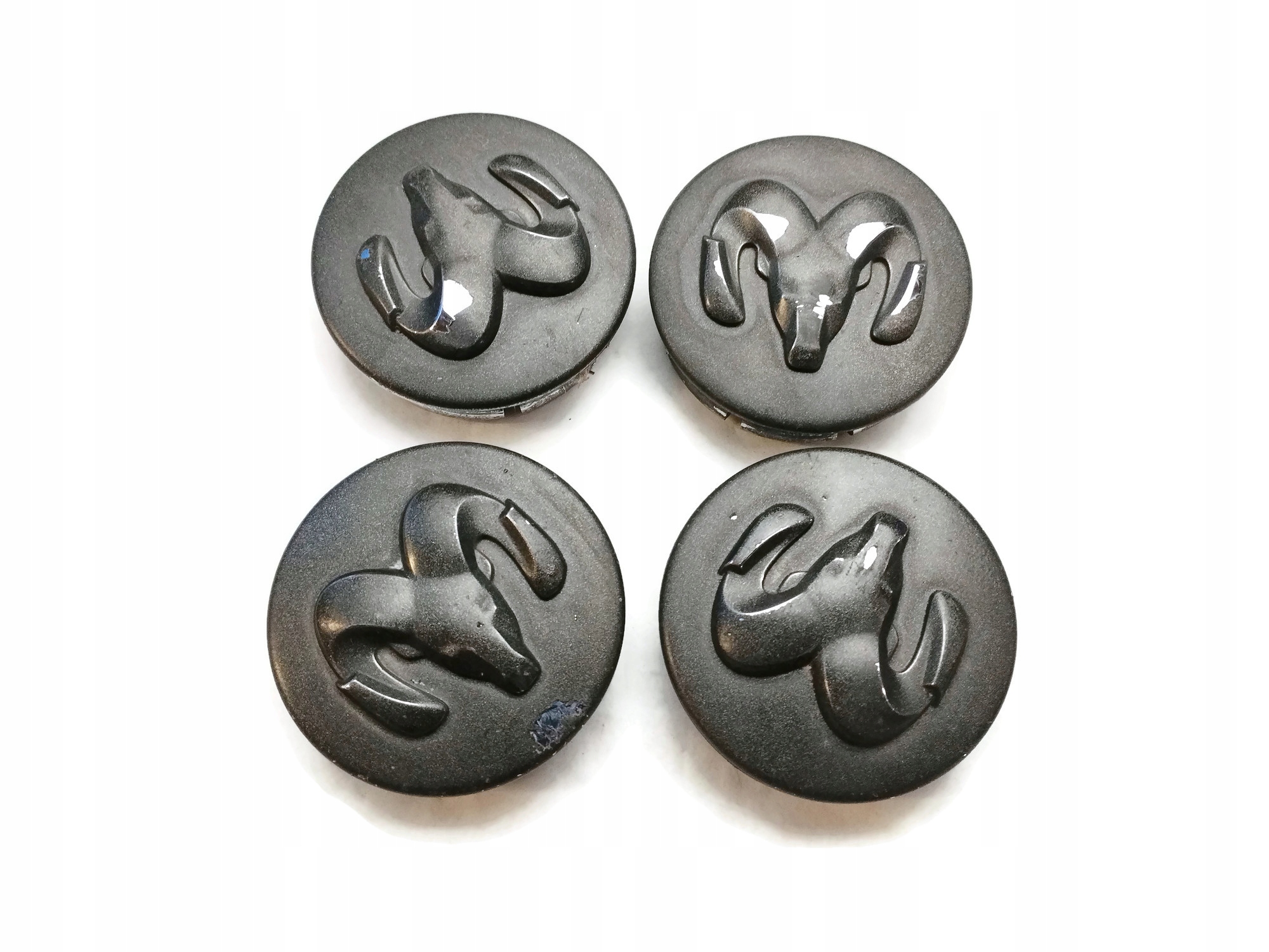 КОЛПАЧКИ ДЛЯ КРЫШЕК DOGE RAM 04895900AA