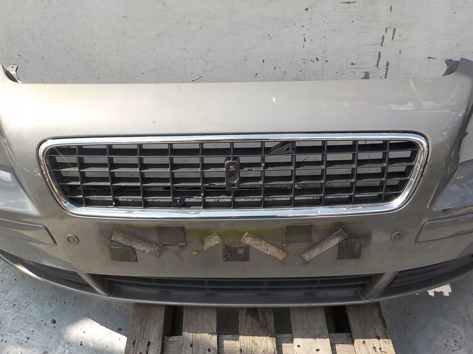369 VOLVO S40 II V50 nárazník předek přední PDC
