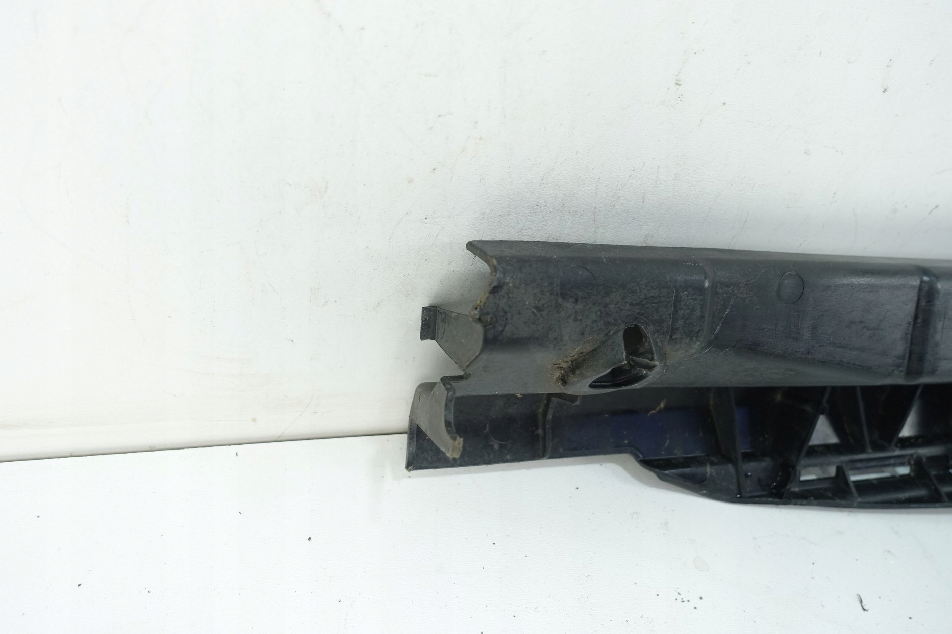 holder mouldings PROGOWEJ left MERCEDES GLE W293