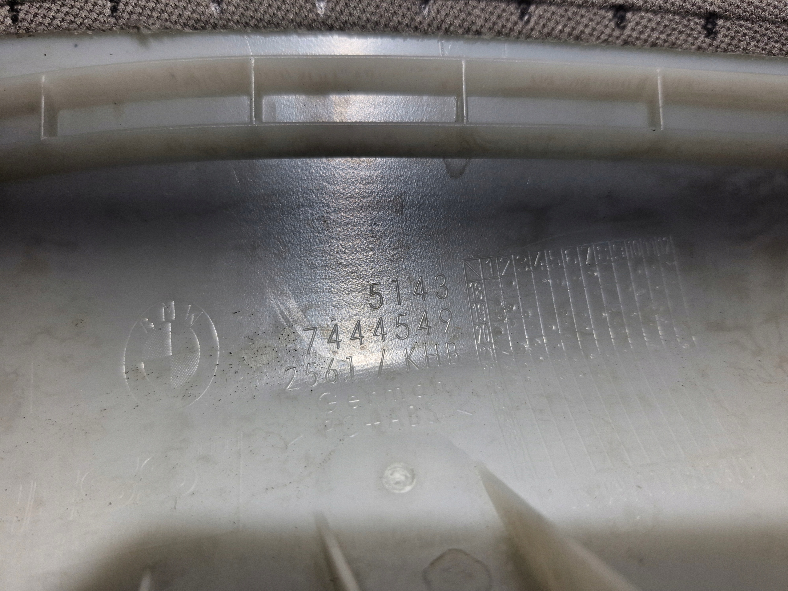 BMW F40 cover side SLUPKA A left front 7444549