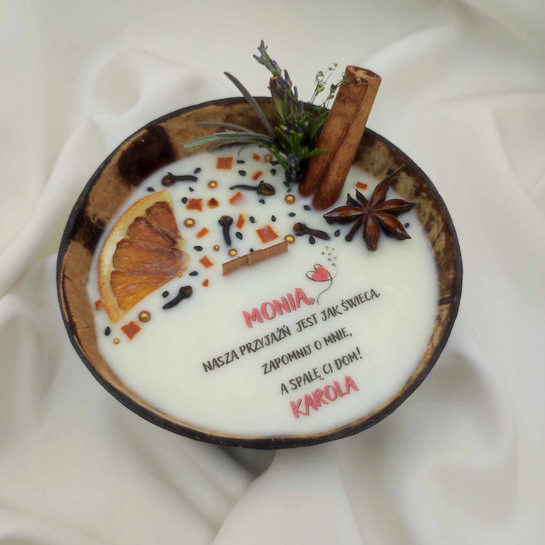 "vypálím Vám Dům!" svíčka v kokosu