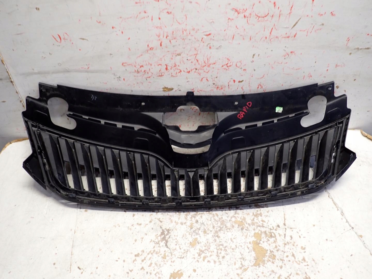 Grill SKODA RAPID 2012- 5JA853668