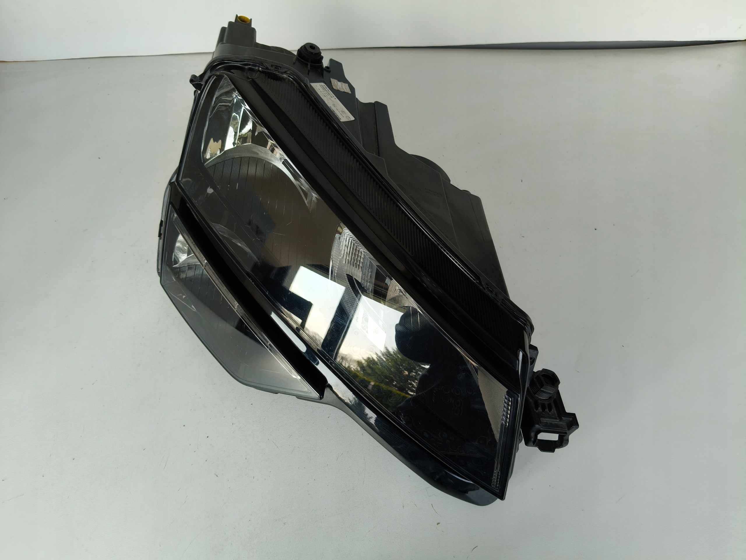 light right REFLEKTOR SKODA KAROQ 57A 17- LED