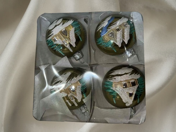 Set 4 Ks Ručně malované skleněné vánoční baňky: Zimní domeček