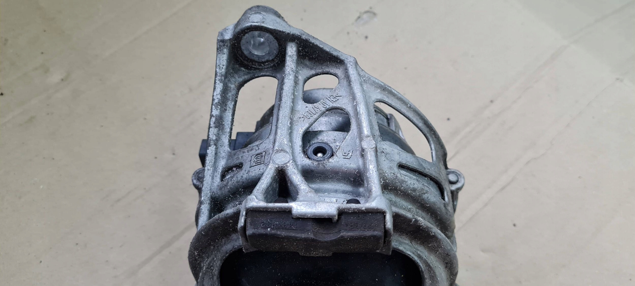 A6 C8 4K engine mount left front 2.0 TFSI HYBRYD 4M0199255BK A7 4K