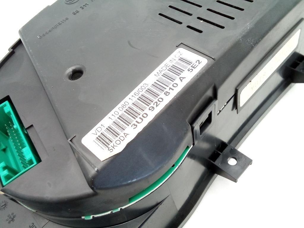 Skoda Superb and 1 dials dials predkosciomierz 3U0920810A