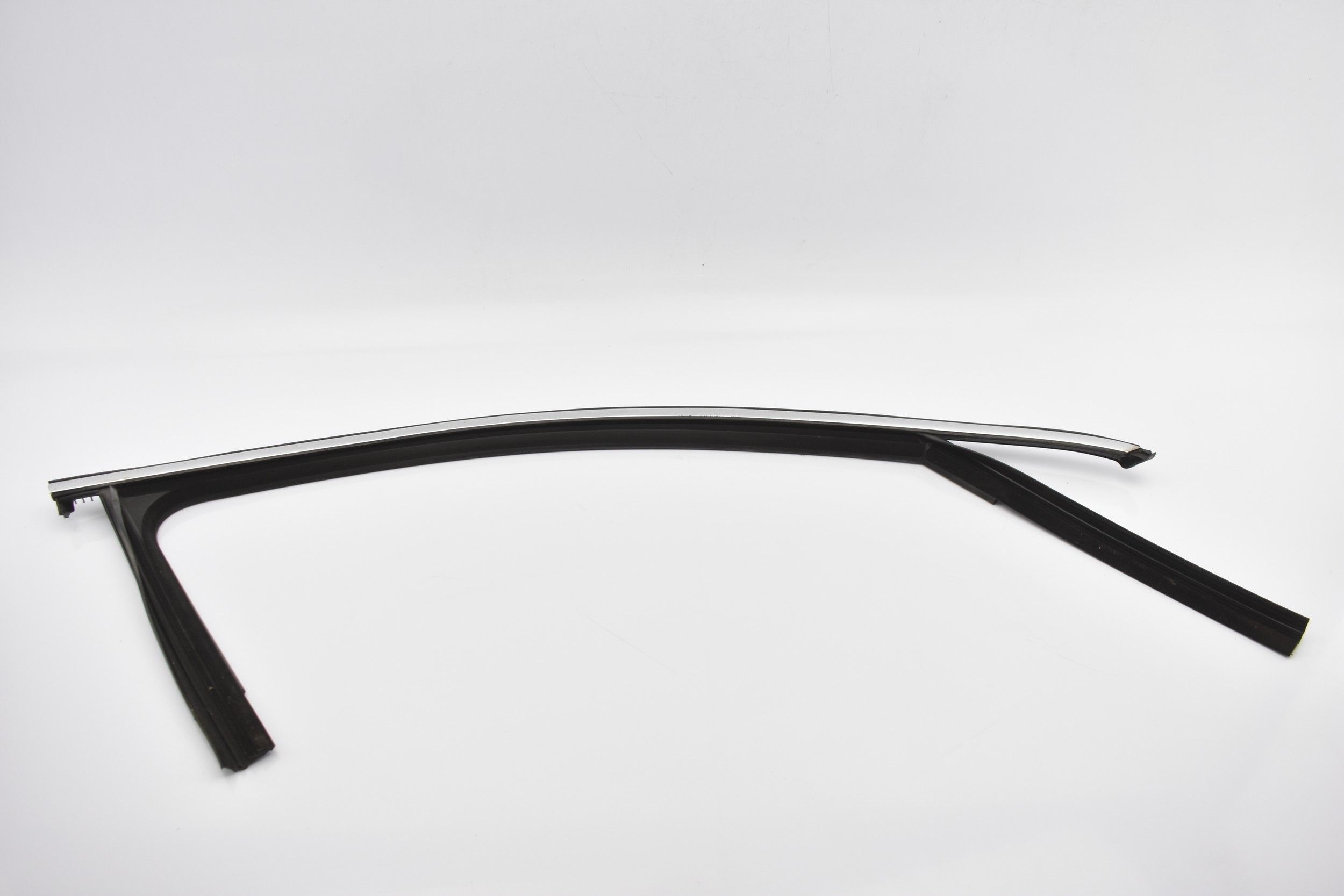 A1777252200 - Ущільнювач скла дверей права передня планка W177 18-