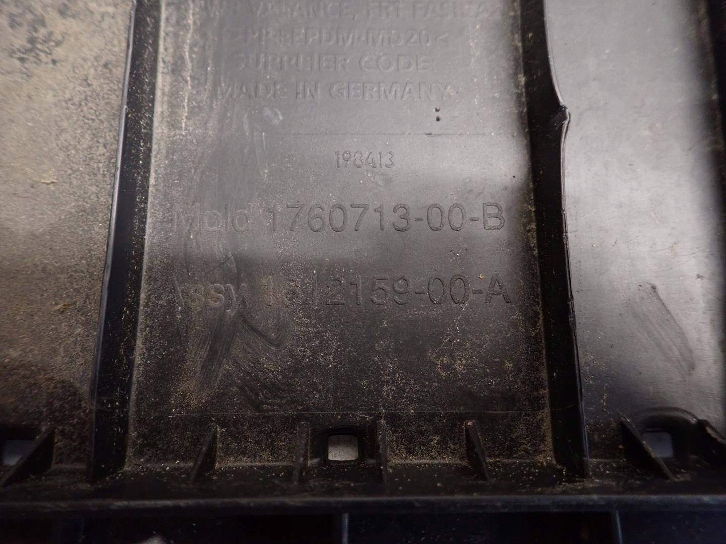 abdeckung Blende Abdeckung unter Stoßstange TESLA Y 2020- 1760713-00-B