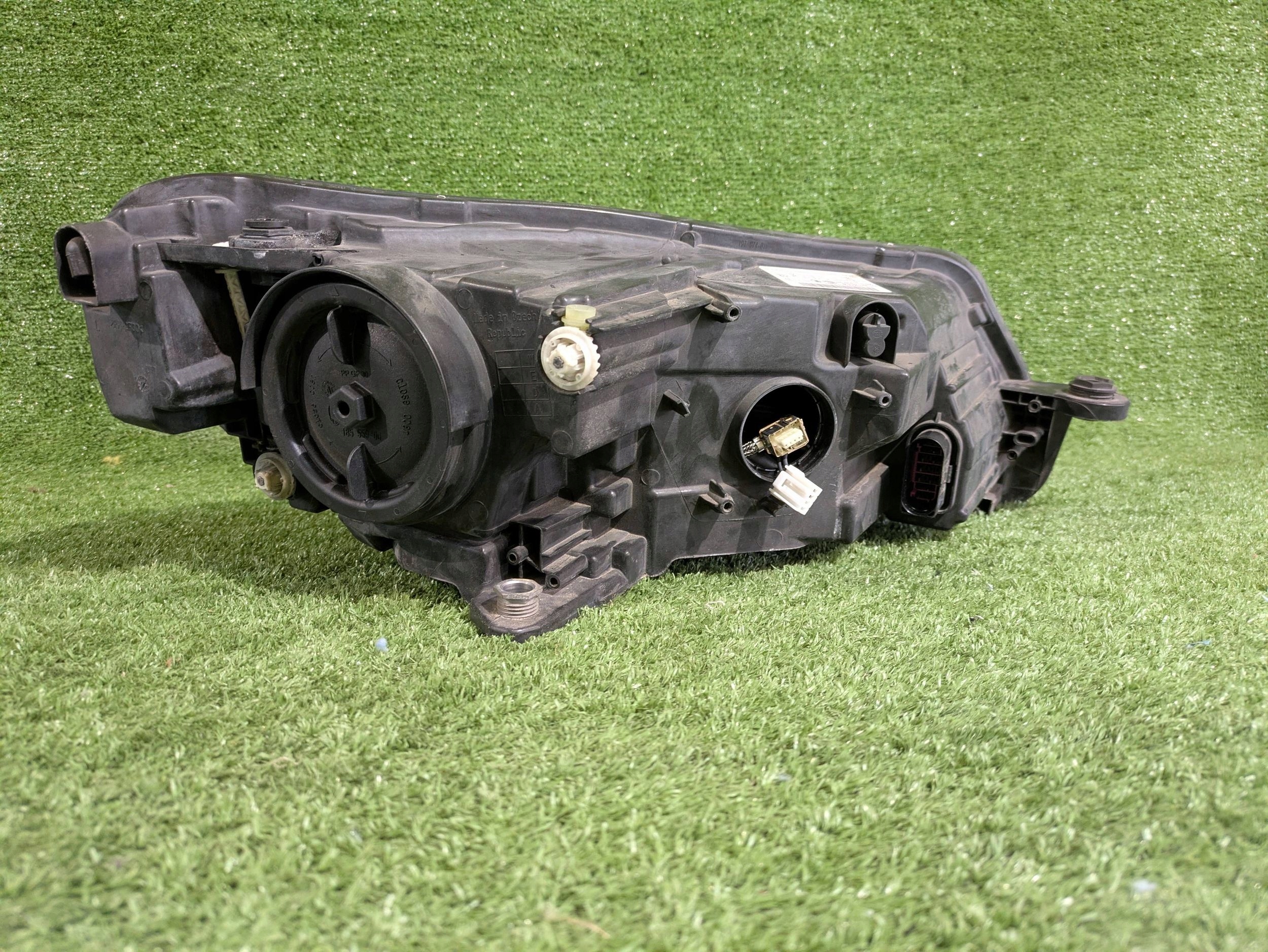 REFLEKTOR left front SKODA SUPERB III 15- BI-XENON NR.R1056