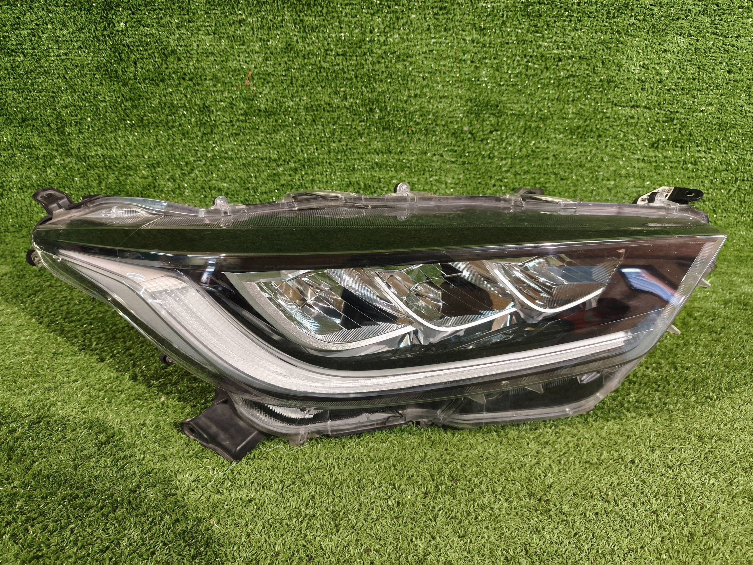REFLEKTOR right front TOYOTA YARIS IV 20- FULL LED NR.R1484