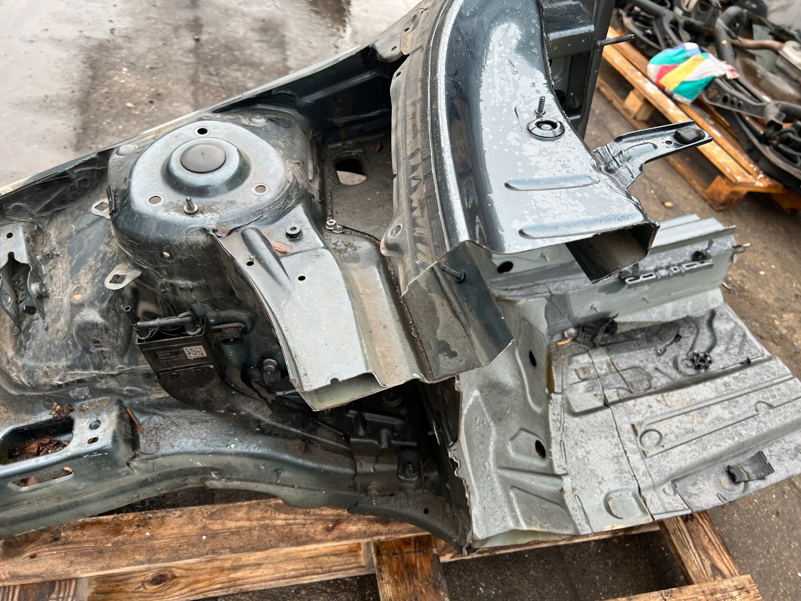SKODA OCTAVIA III quarter right right front LF7Y 12-19r