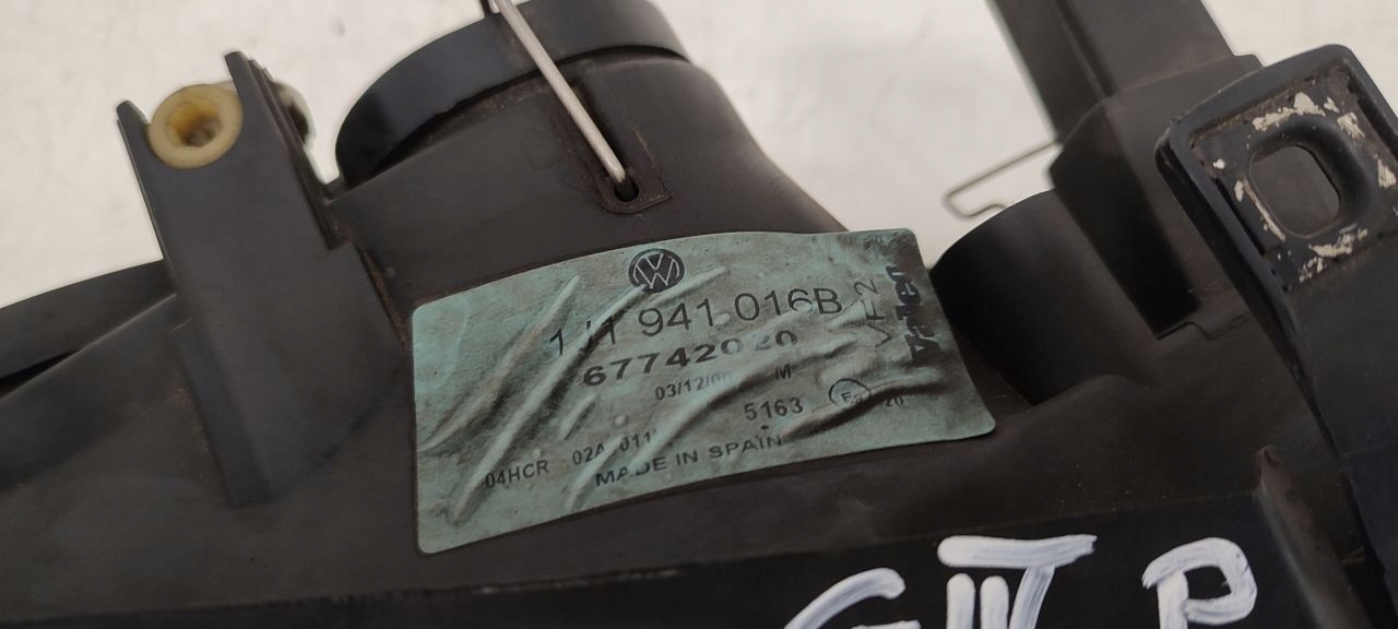 světlo předek přední pravá VW Golf IV 1,4 16V
