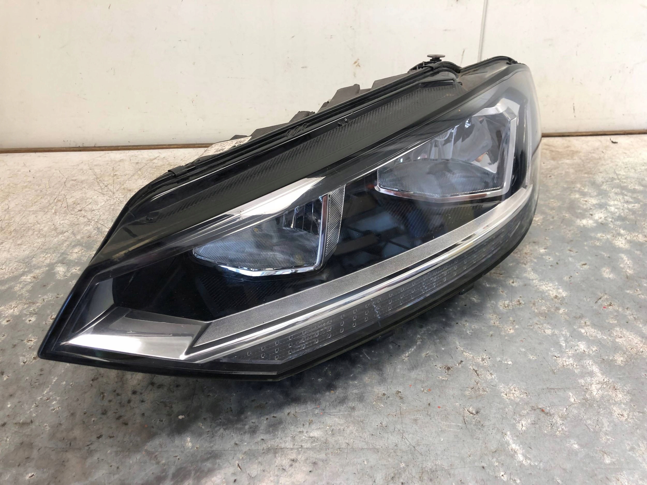 light left front VW TOURAN III 5TB941005A