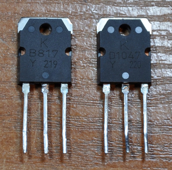 2× Tranzystor Sanyo D1047