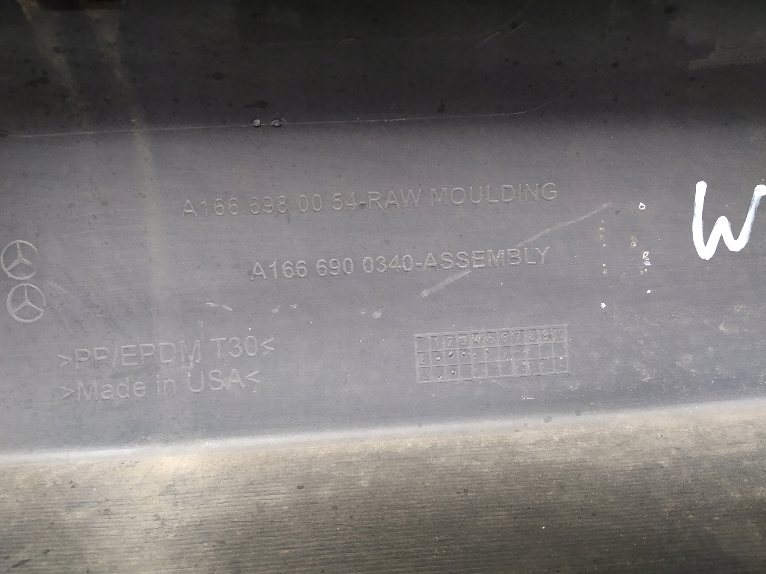 Mercedes ML W166 threshold left right moulding threshold A1666980354 A1666980054