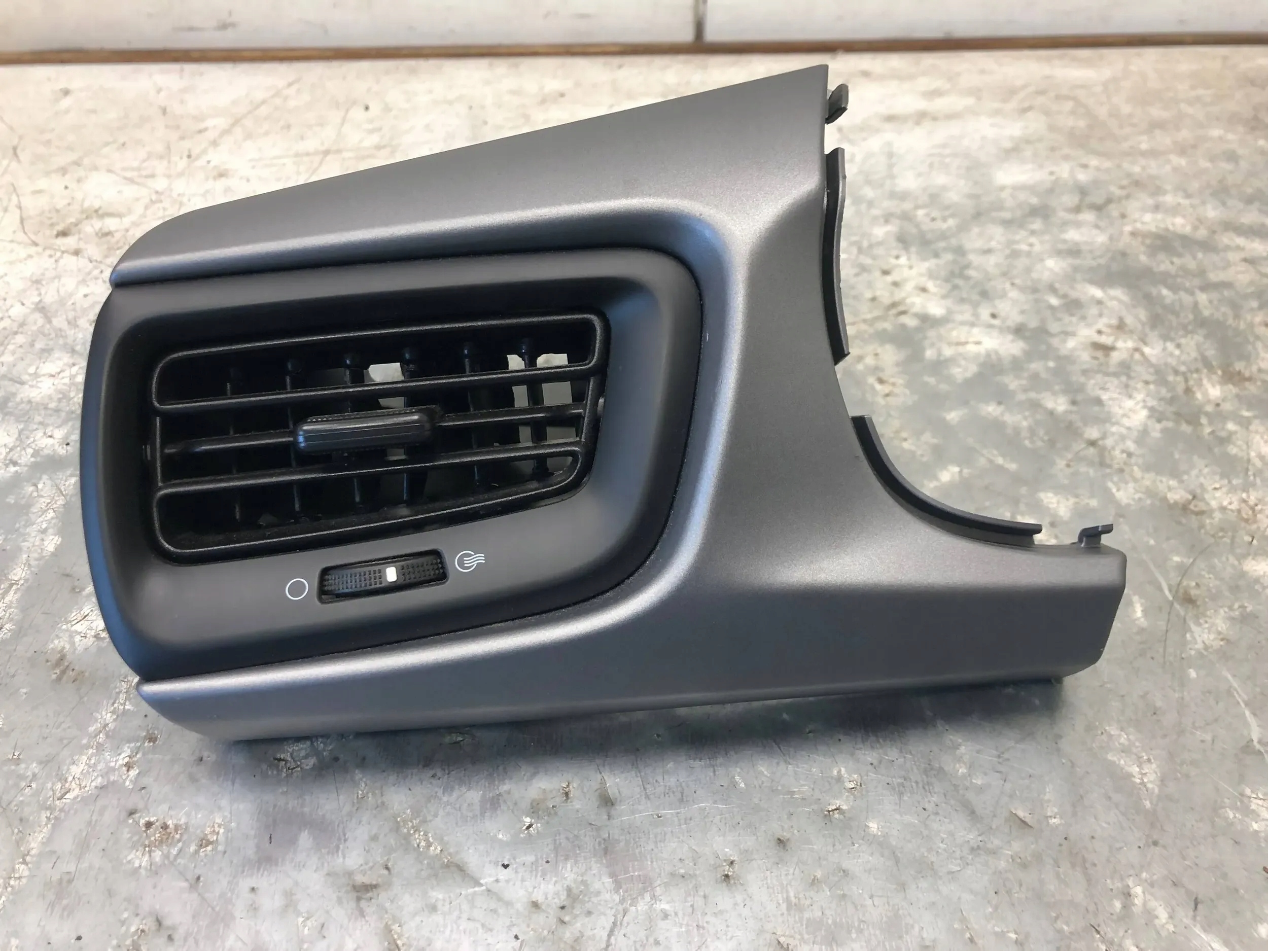 grid air conditioning devices left KIA RIO IV 84731-H8000