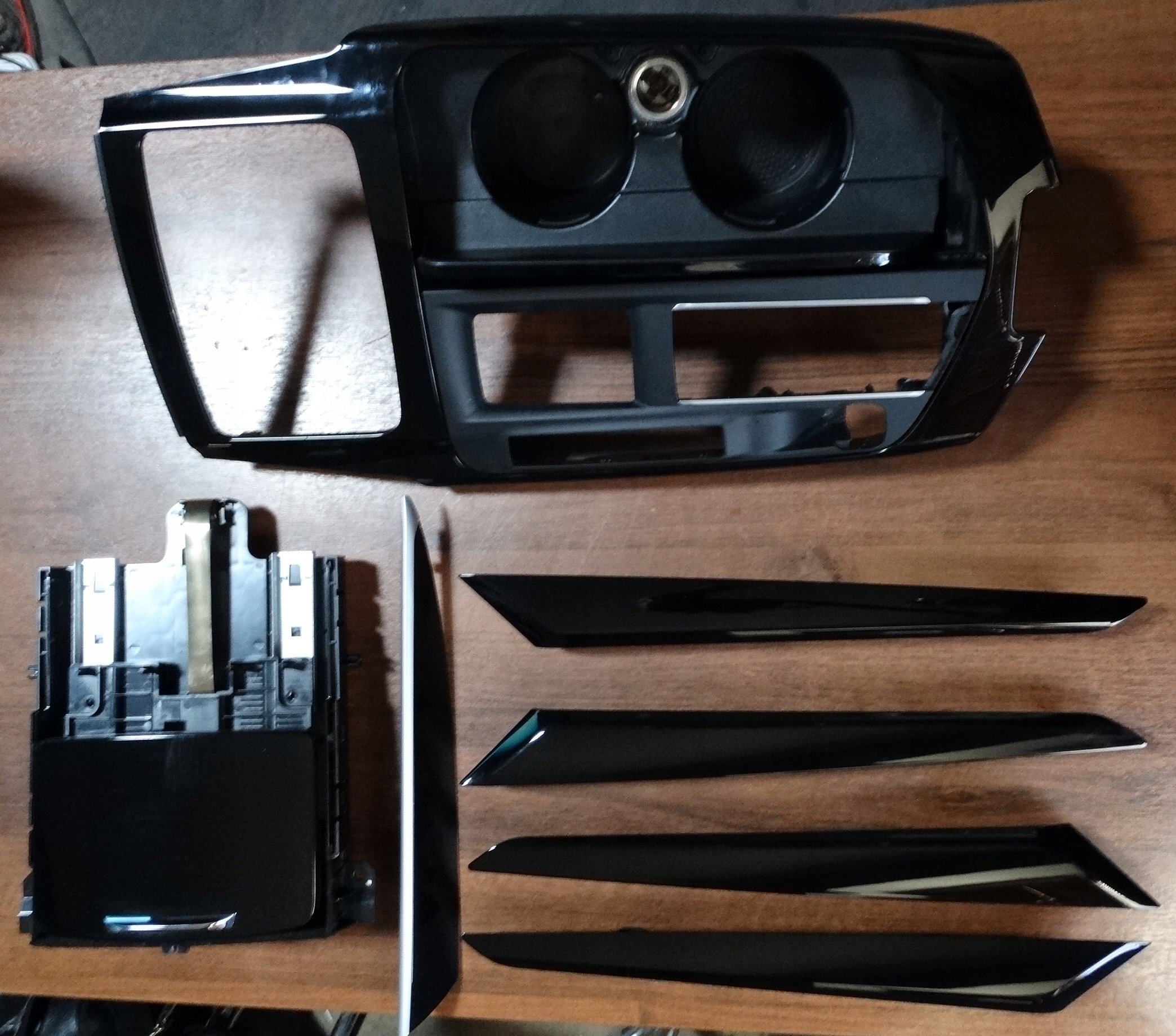 LISTWY DECORY DEKORY PIANO MASERATI LEVANTE 1