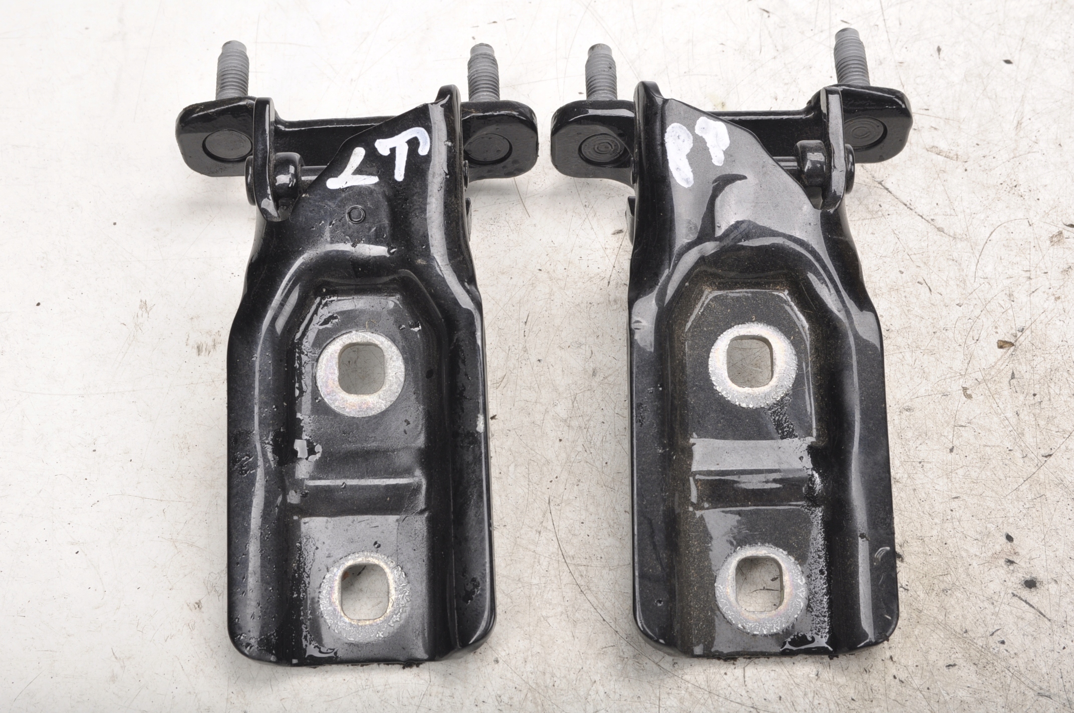 BMW X2 F39 ZAWIAS KLAPY KOMPLET