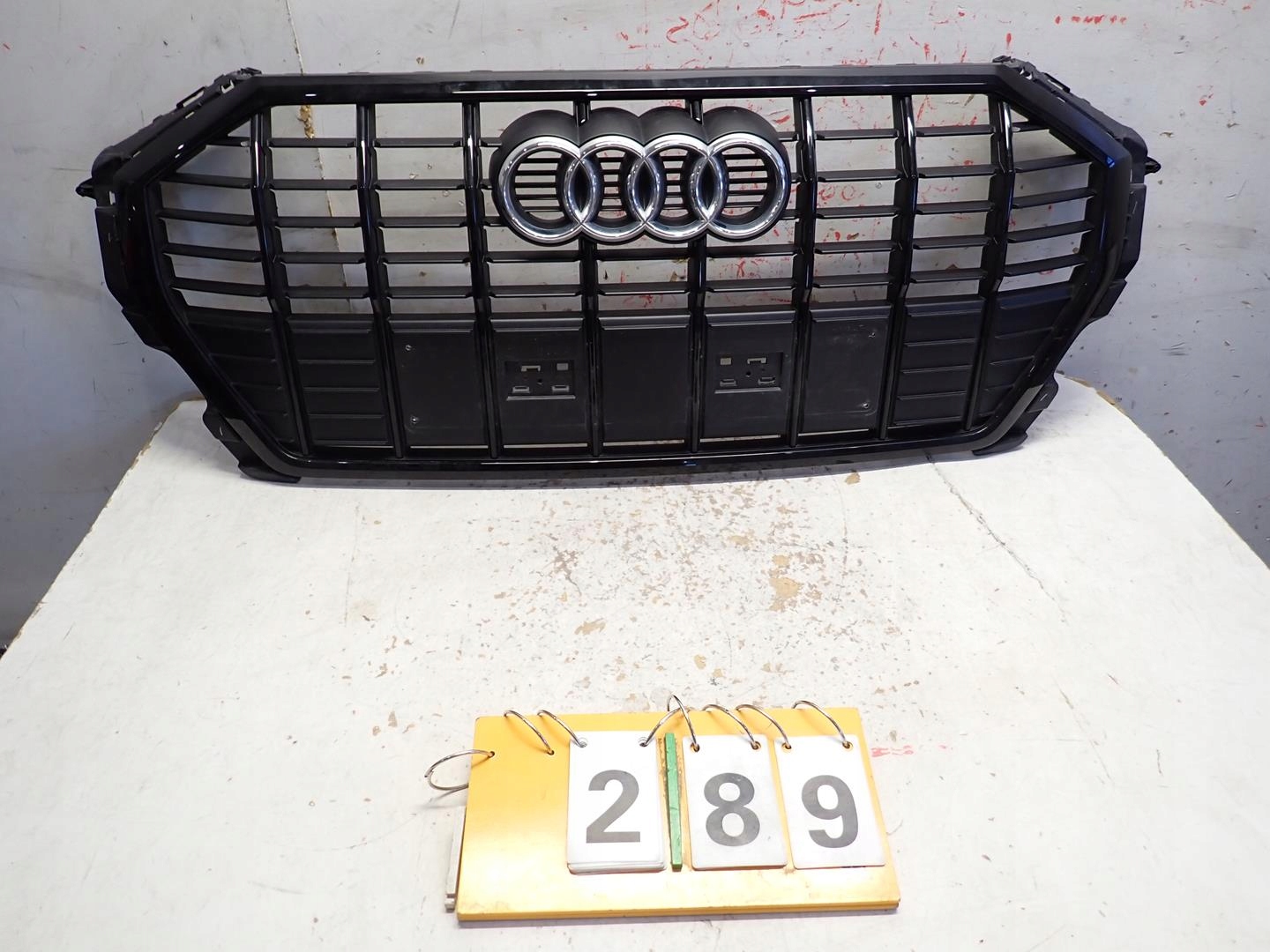 Grill AUDI Q3 II 2018- 83A853651E