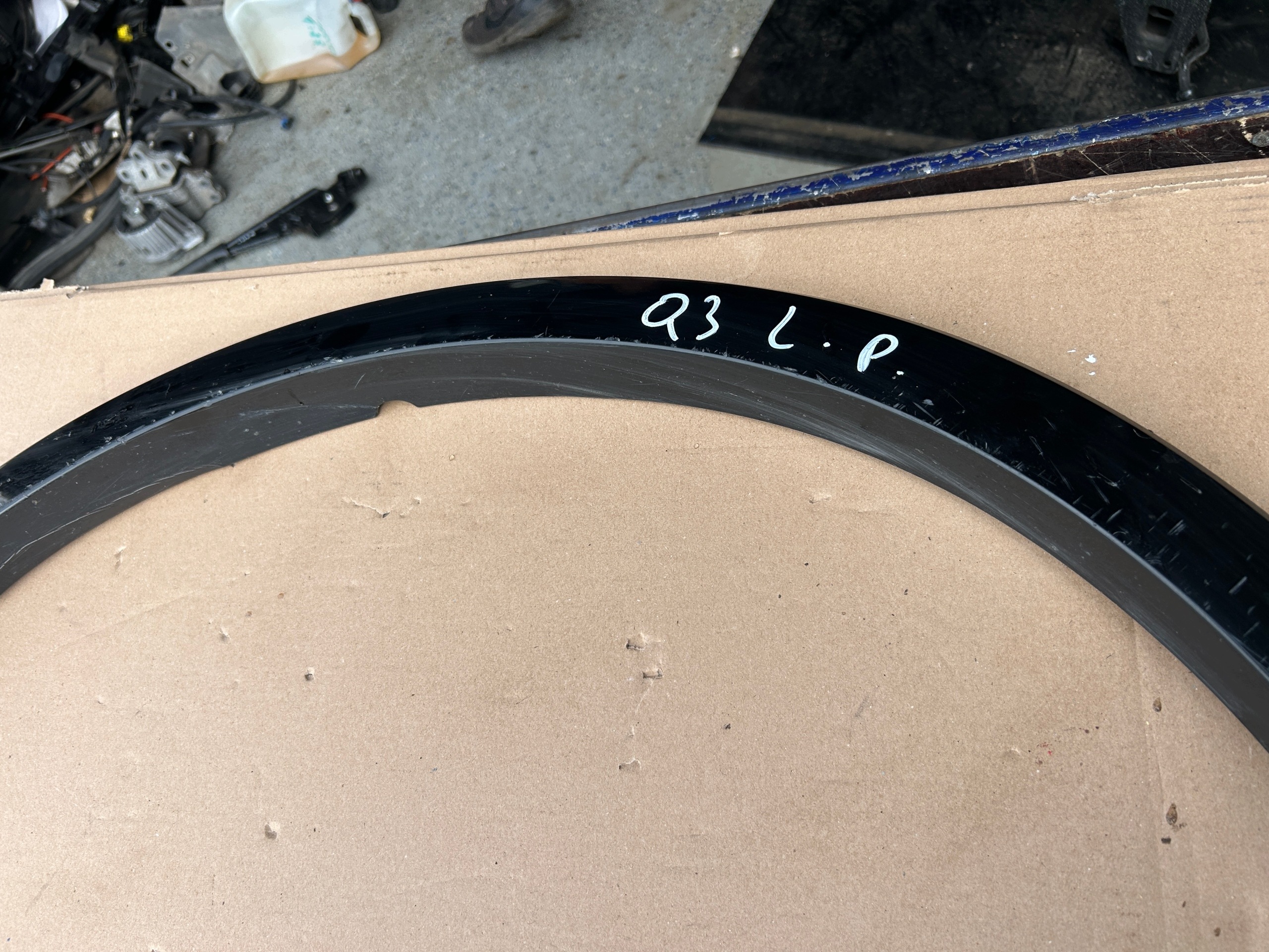 AUDI Q3 8U LIFT lišta blatníku levý předek 8U853717C