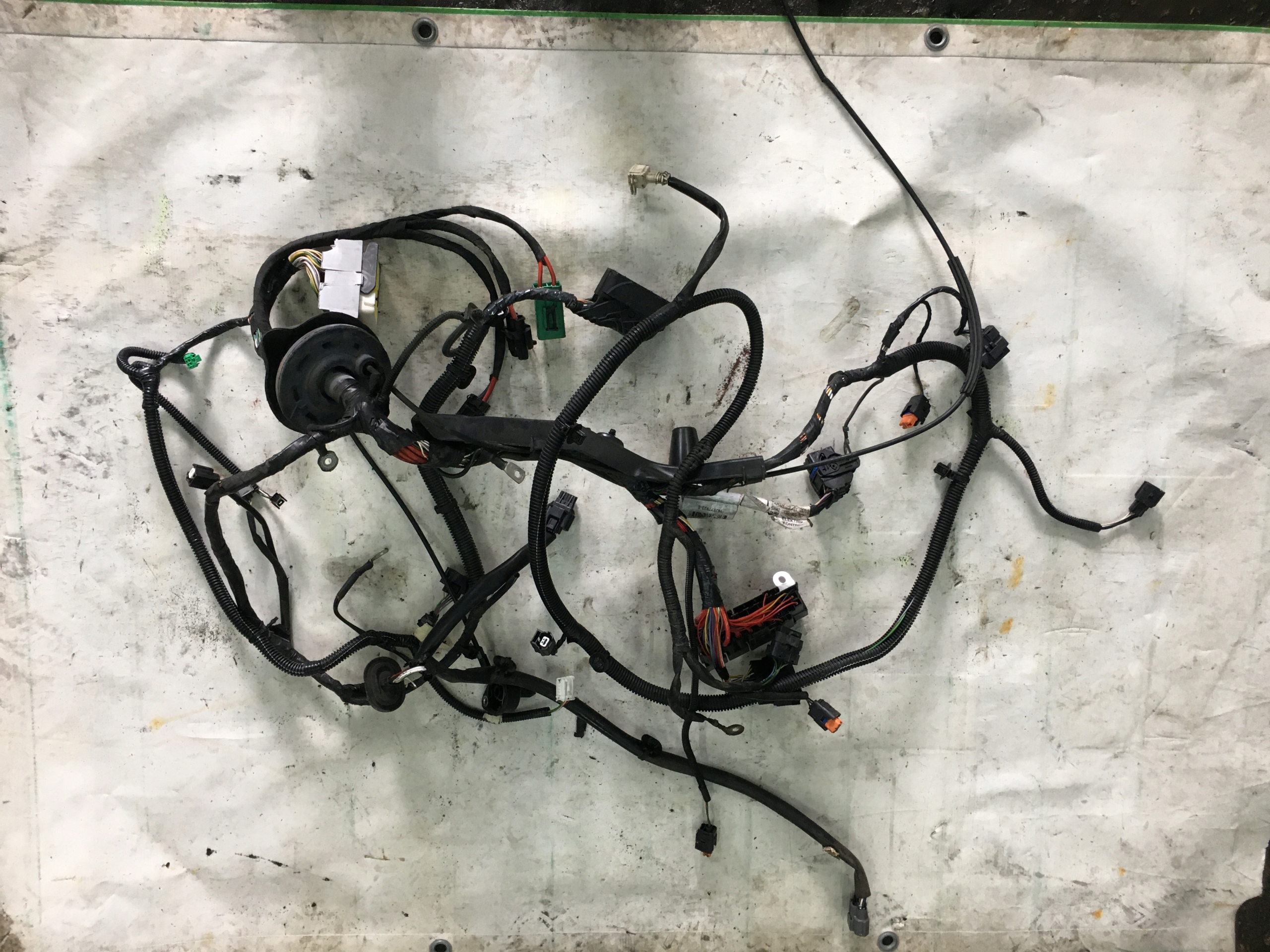 403883215R - ДЖГУТ ПРОВОДІВ МОТОРНОГО ВІДСІКУ RENAULT CLIO IV