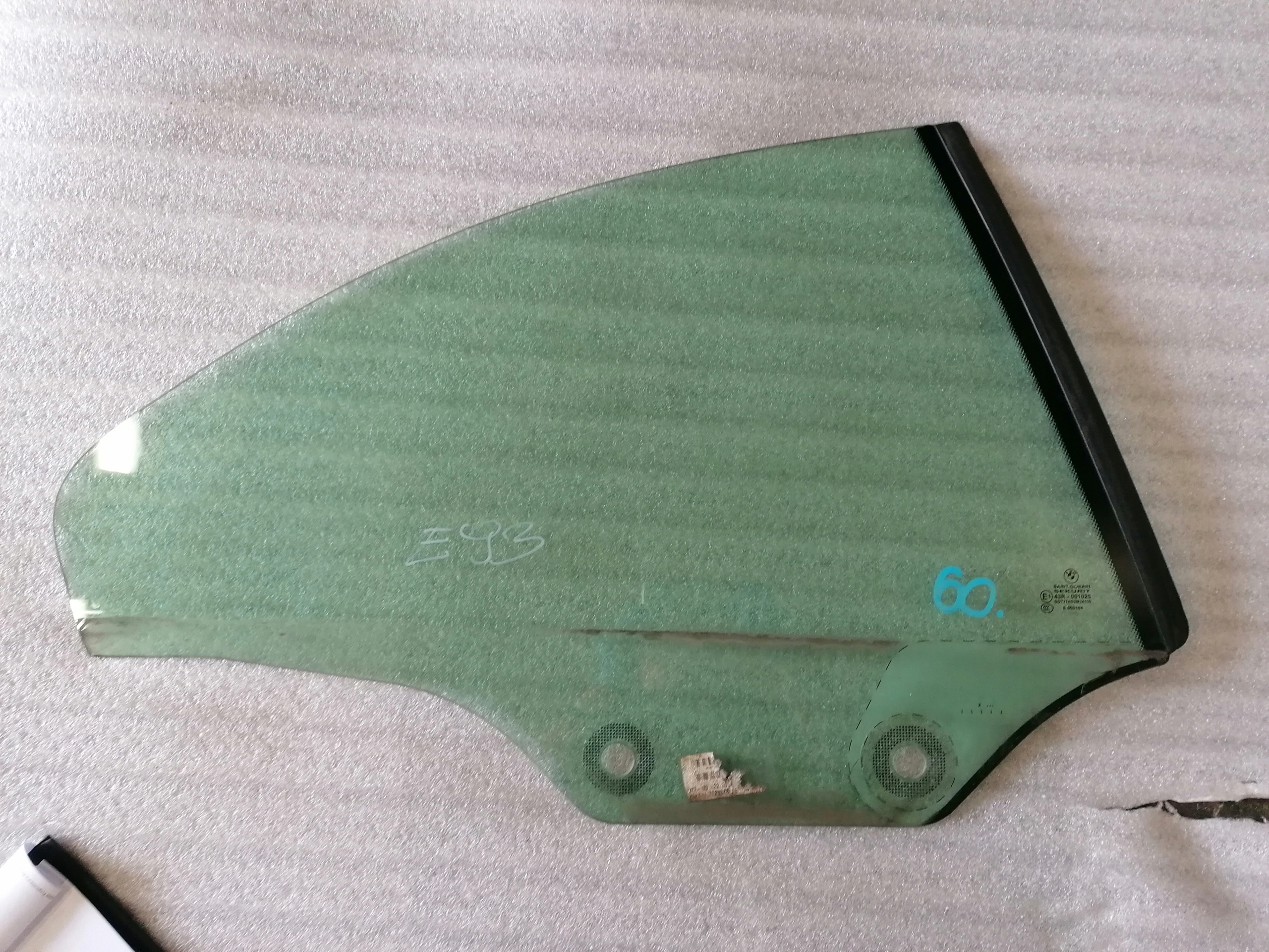 60 бічне скло BMW E93